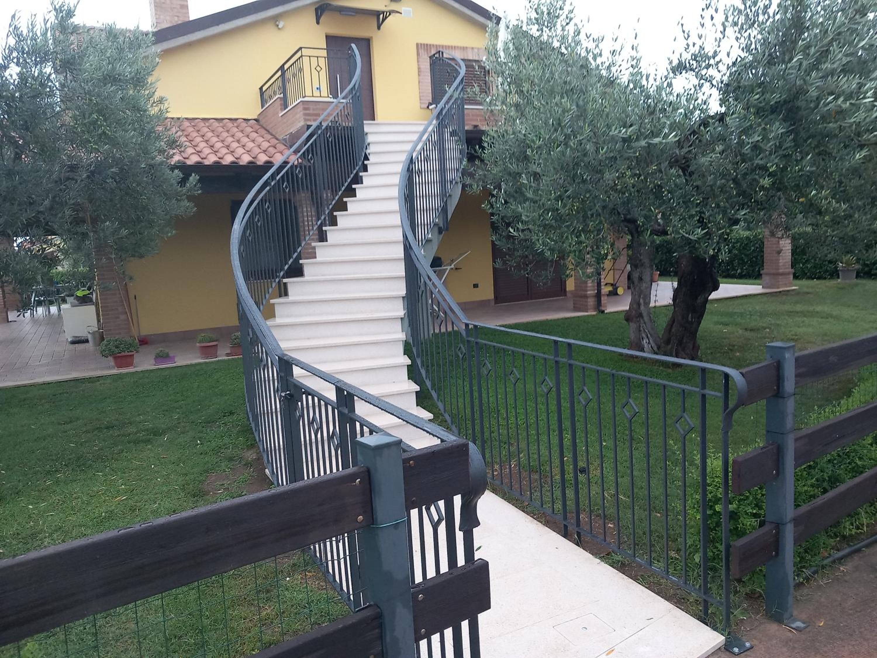 Giardino tra gli ulivi view 3