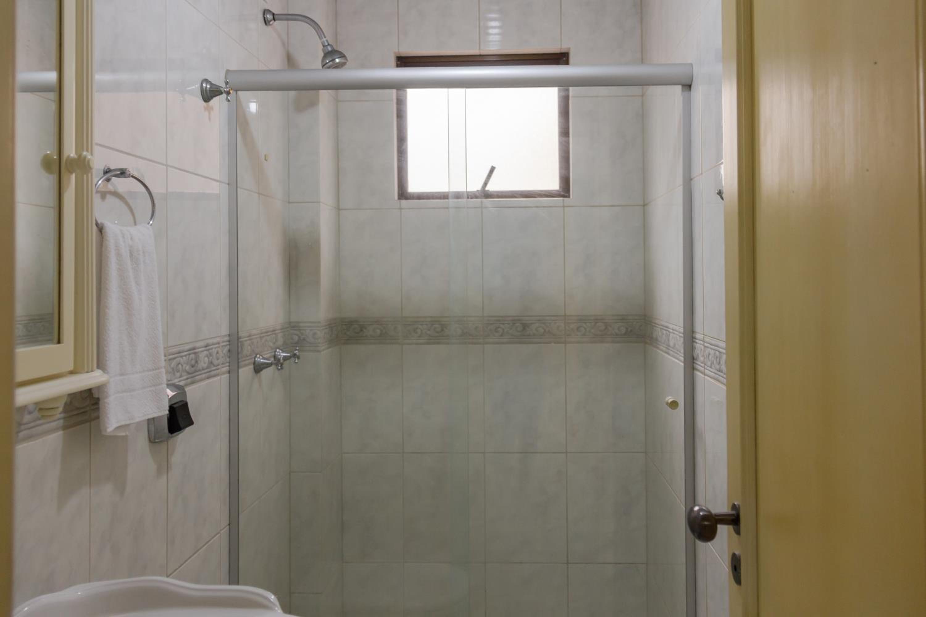 Elegância Clássica a 1 quadra da praia em Bc N704