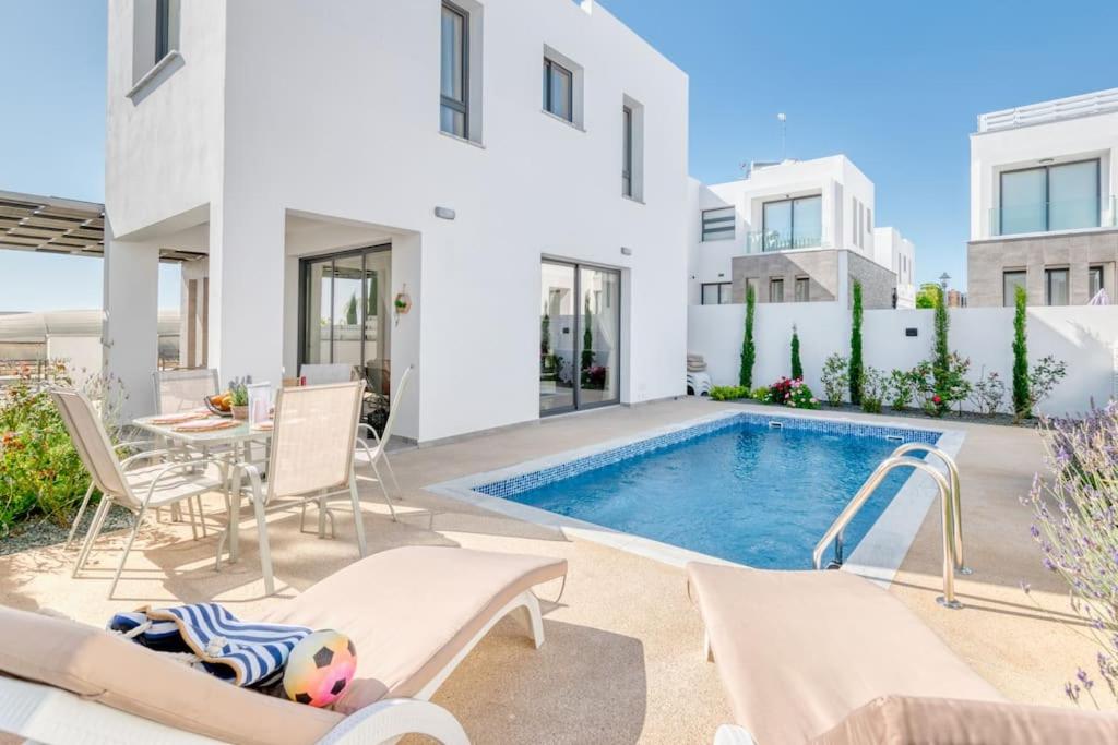 Luxurious Villa Alasia in Paralimni