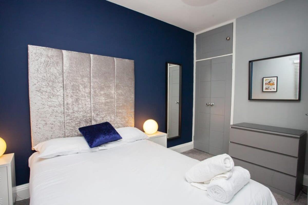 Beautifully Designed Pollok House view 3