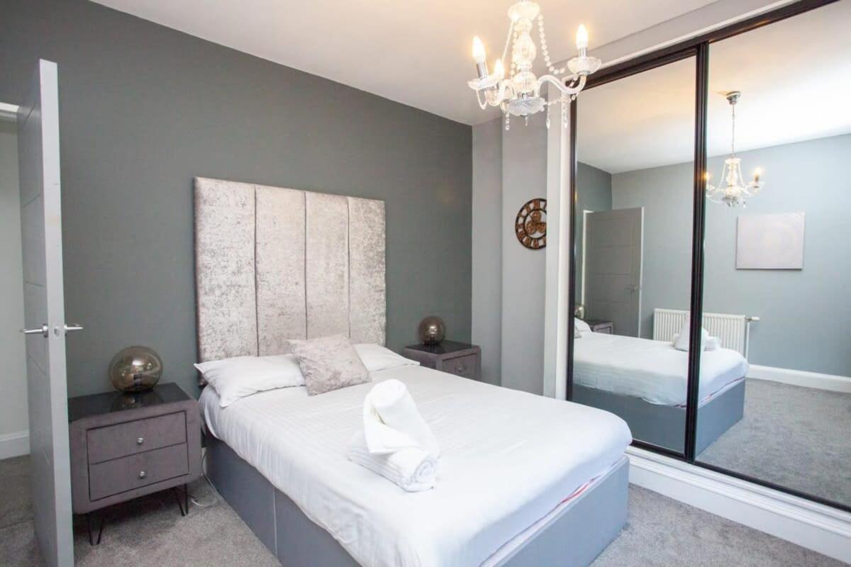 Beautifully Designed Pollok House view 5