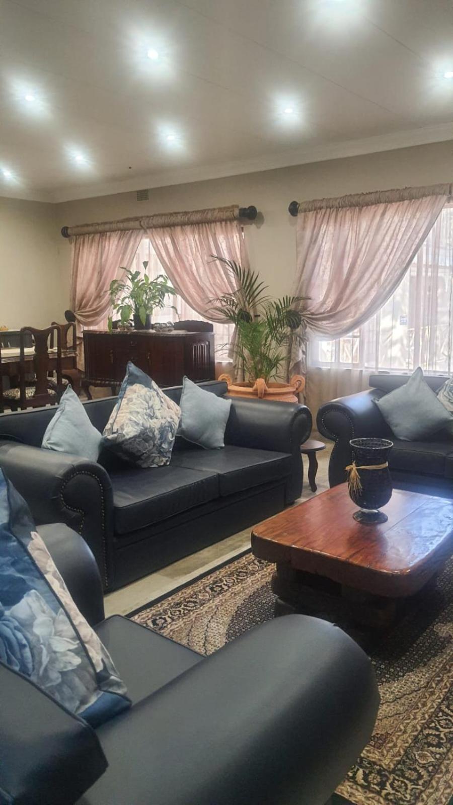 J'Cups Guest House