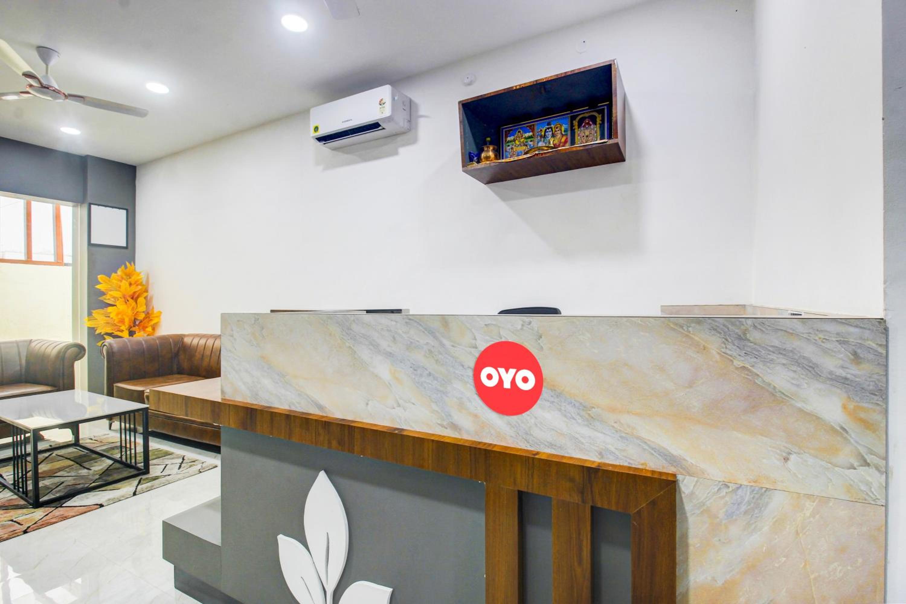 Lobby & Reception