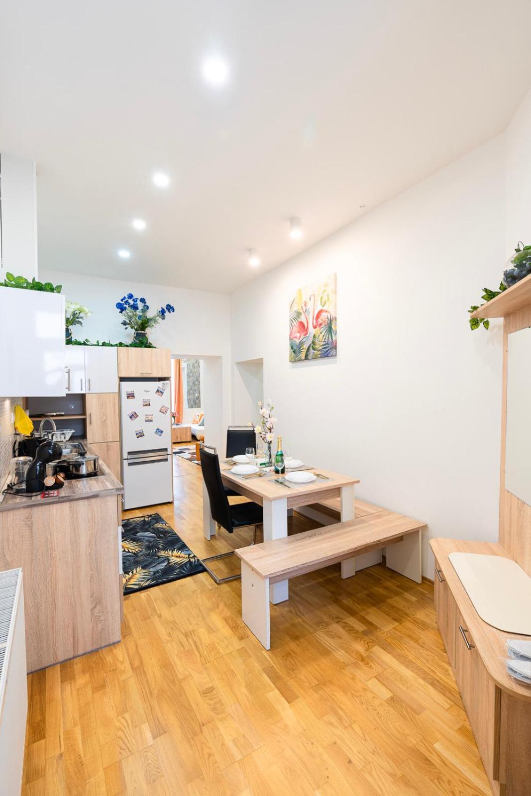 W Home - Danube & Parliament View Apartment - Sleeps 4 view 4