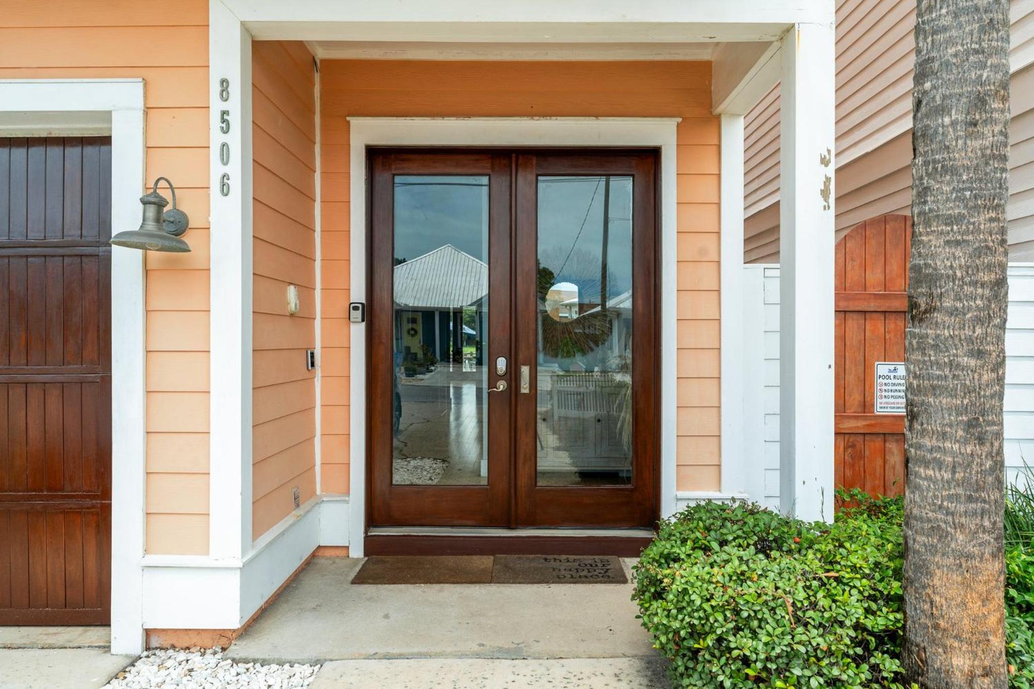 Beach Bay Getaway! Bayfront 4BR 4BA House Sleeps 12 Private pool Boat dock