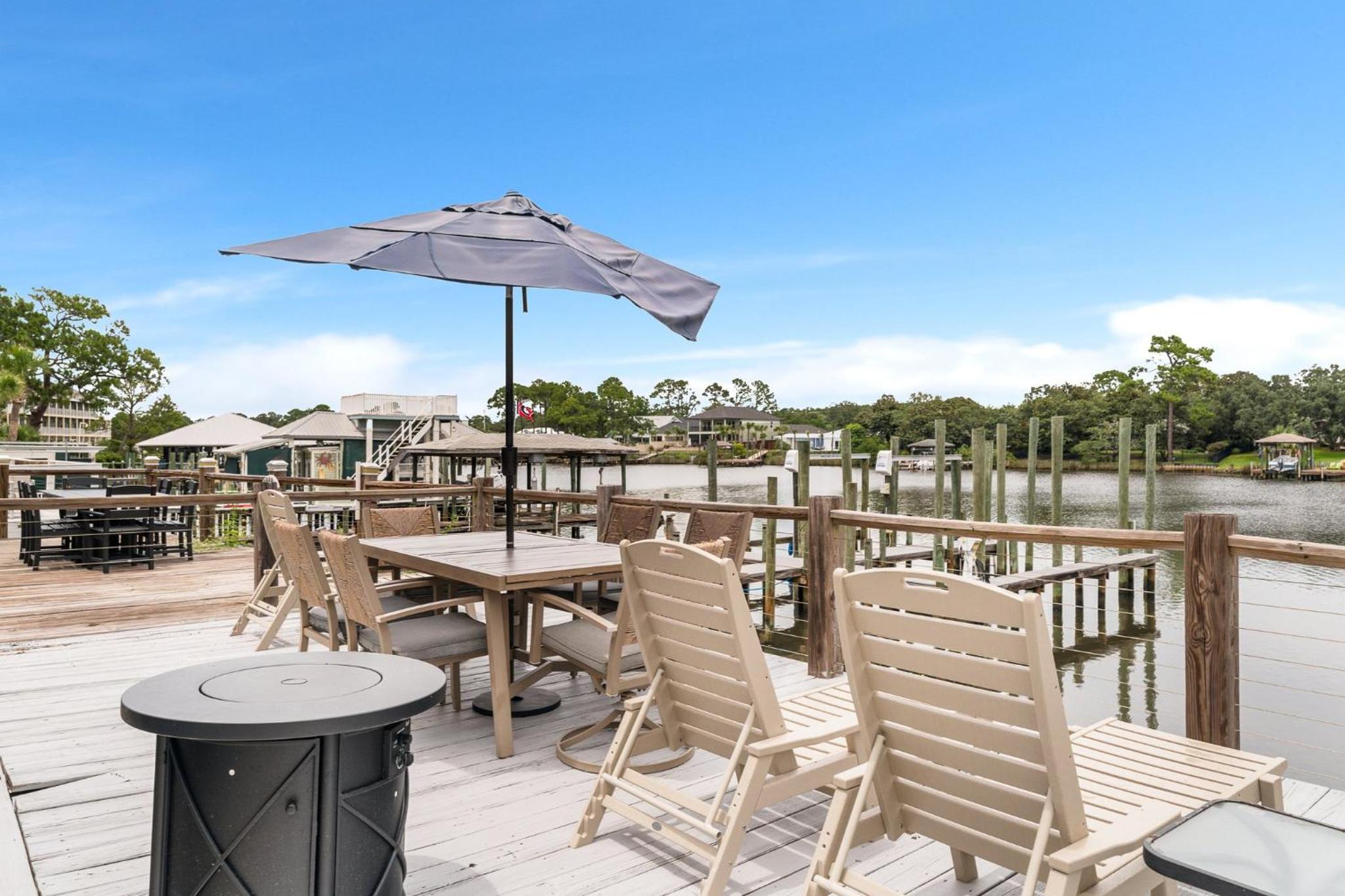 Beach Bay Getaway! Bayfront 4BR 4BA House Sleeps 12 Private pool Boat dock