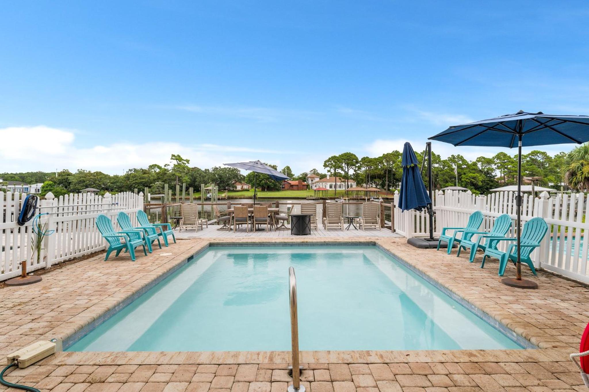 Beach Bay Getaway! Bayfront 4BR 4BA House Sleeps 12 Private pool Boat dock