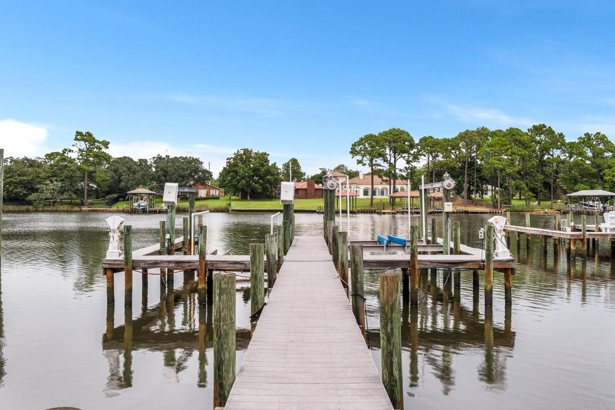 Beach Bay Getaway! Bayfront 4BR 4BA House Sleeps 12 Private pool Boat dock