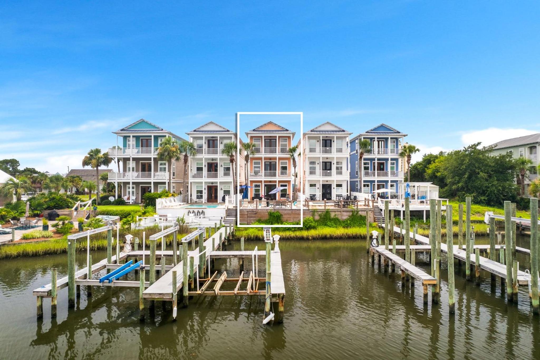 Beach Bay Getaway! Bayfront 4BR 4BA House Sleeps 12 Private pool Boat dock