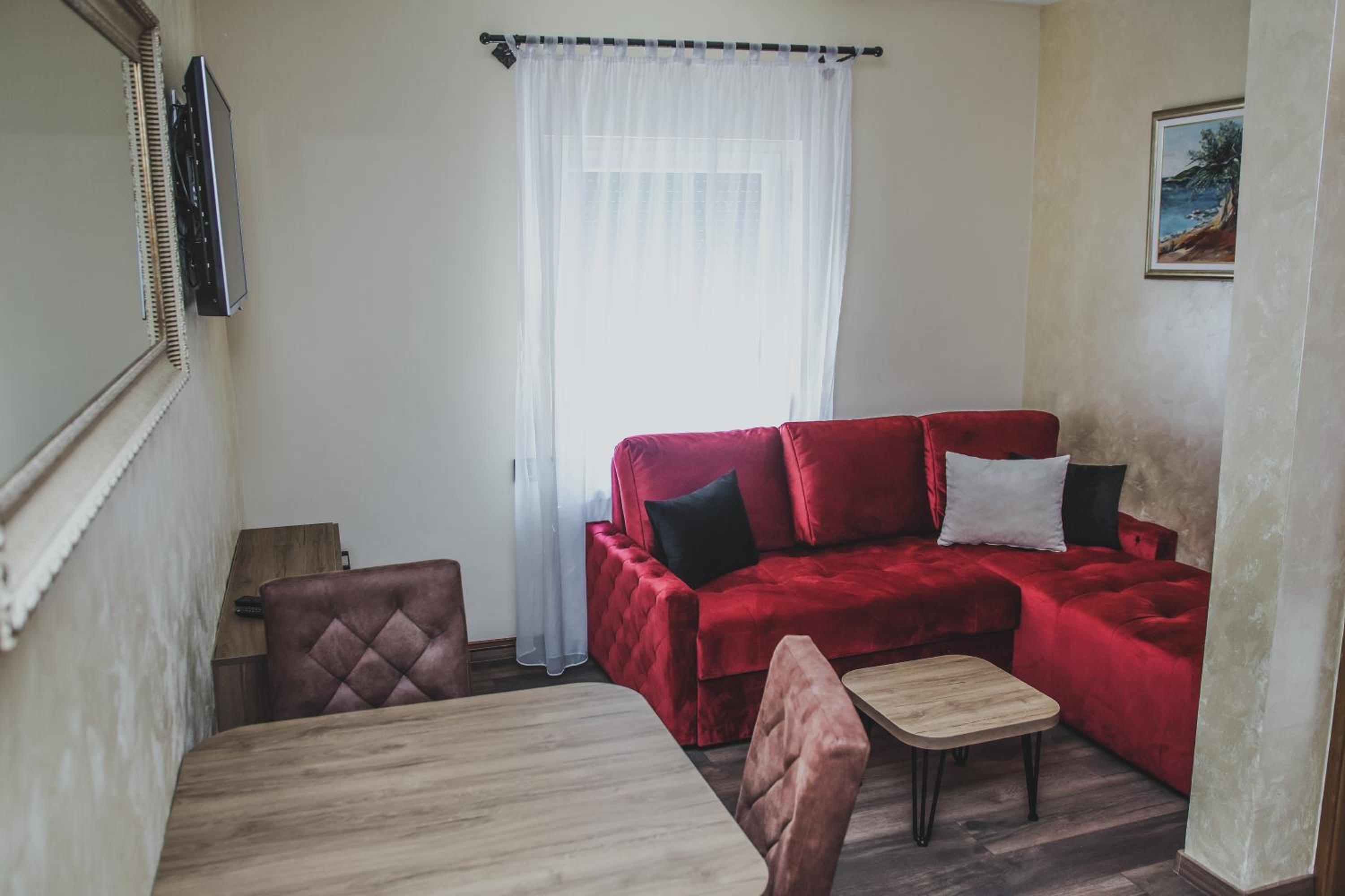PLEASURE APARTMENTS