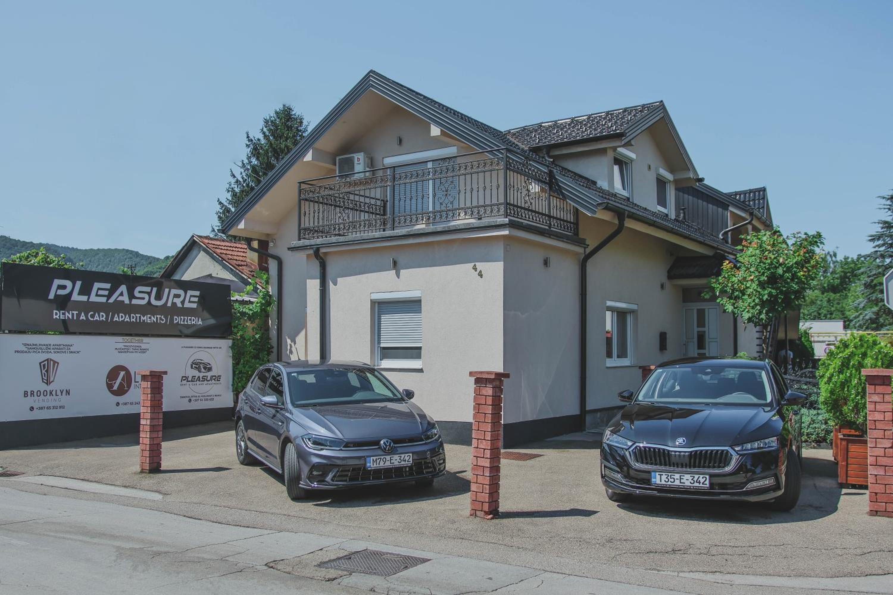 PLEASURE APARTMENTS