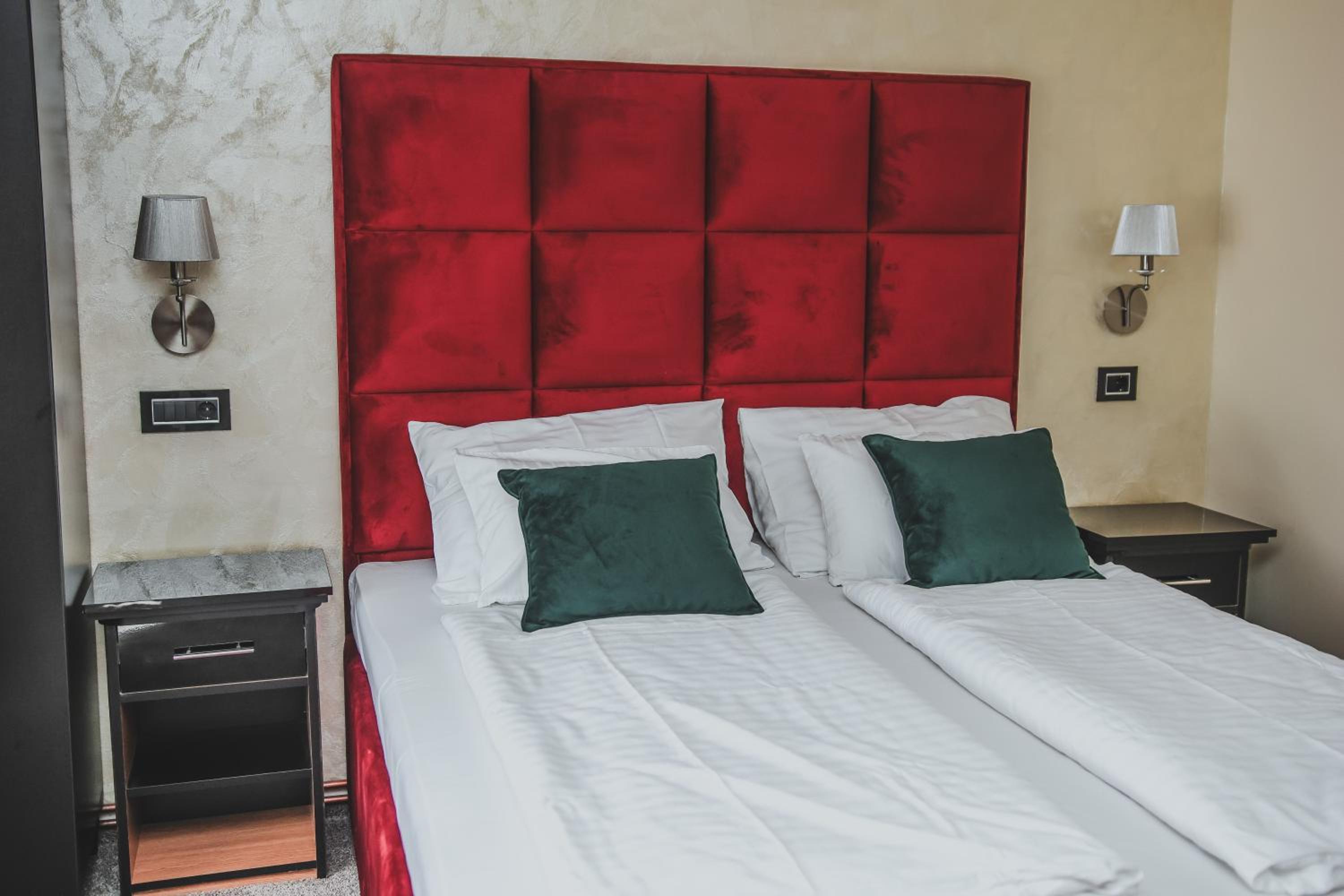 PLEASURE APARTMENTS