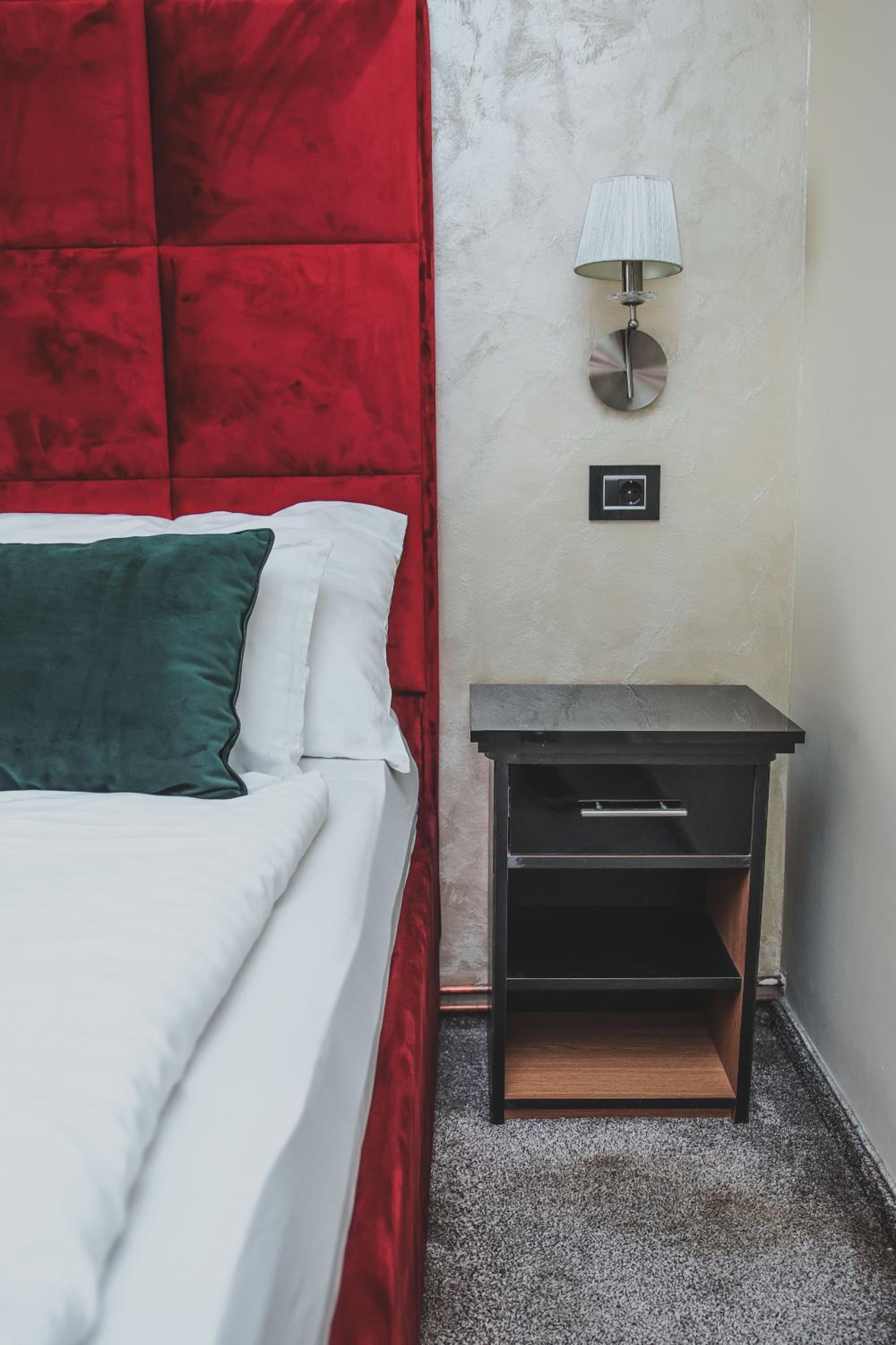 PLEASURE APARTMENTS