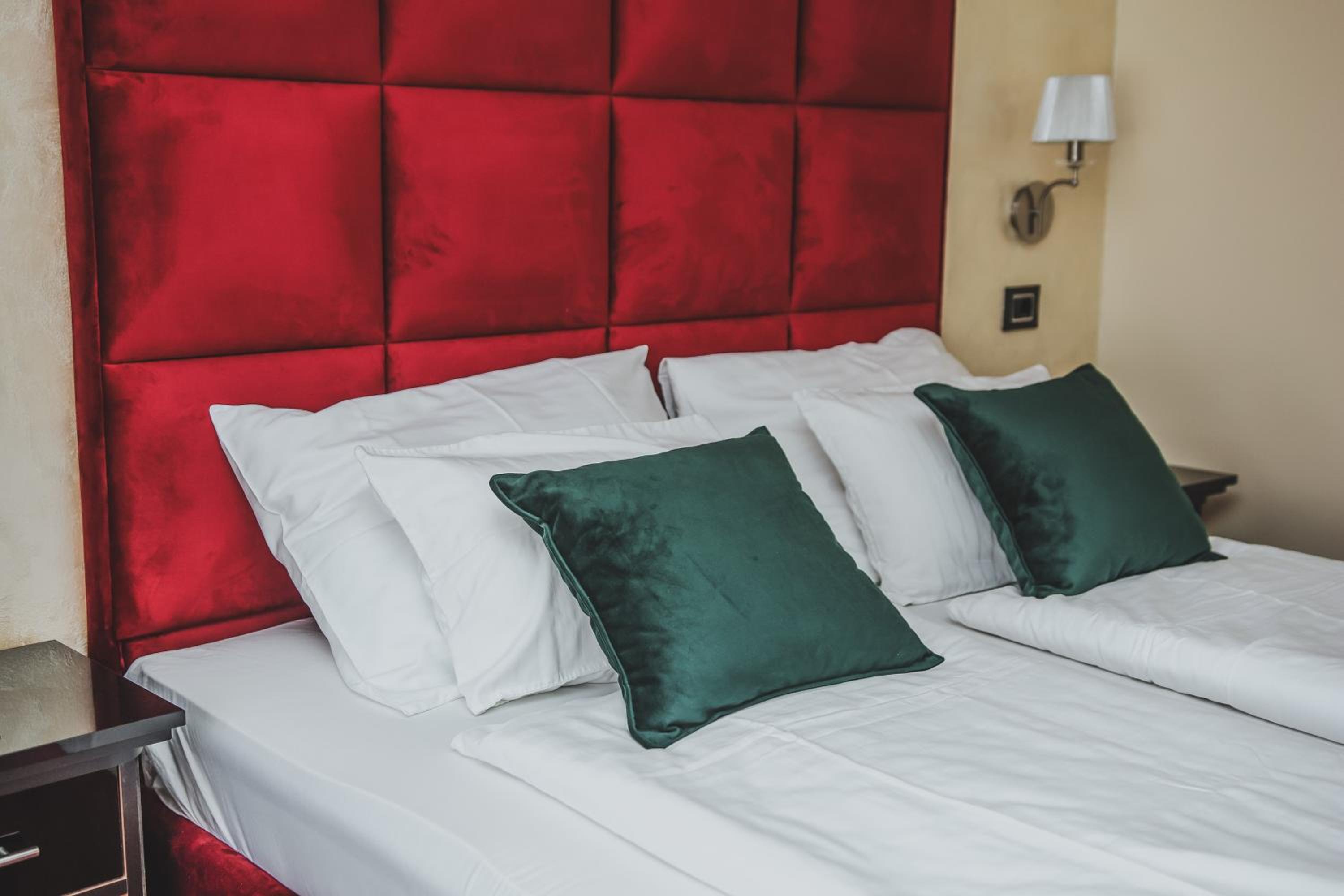 PLEASURE APARTMENTS