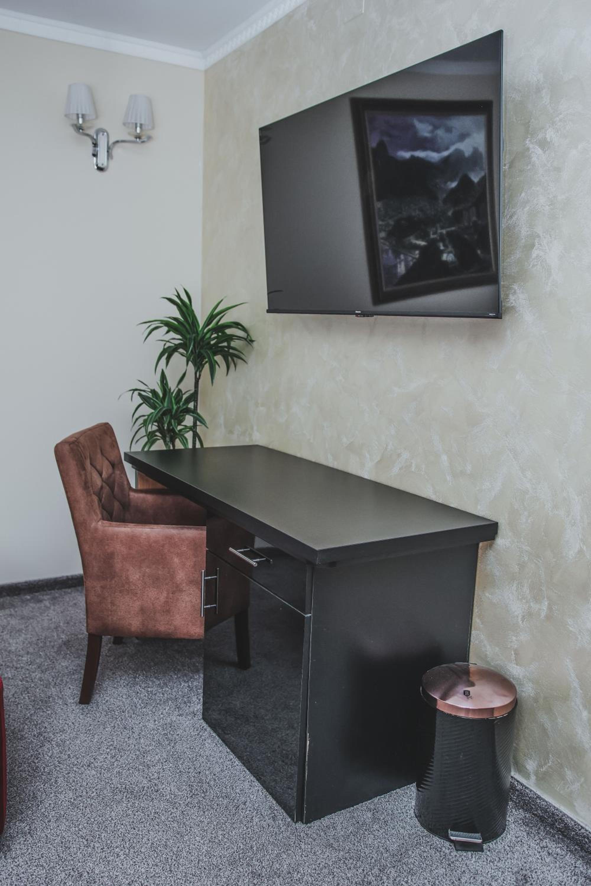 PLEASURE APARTMENTS