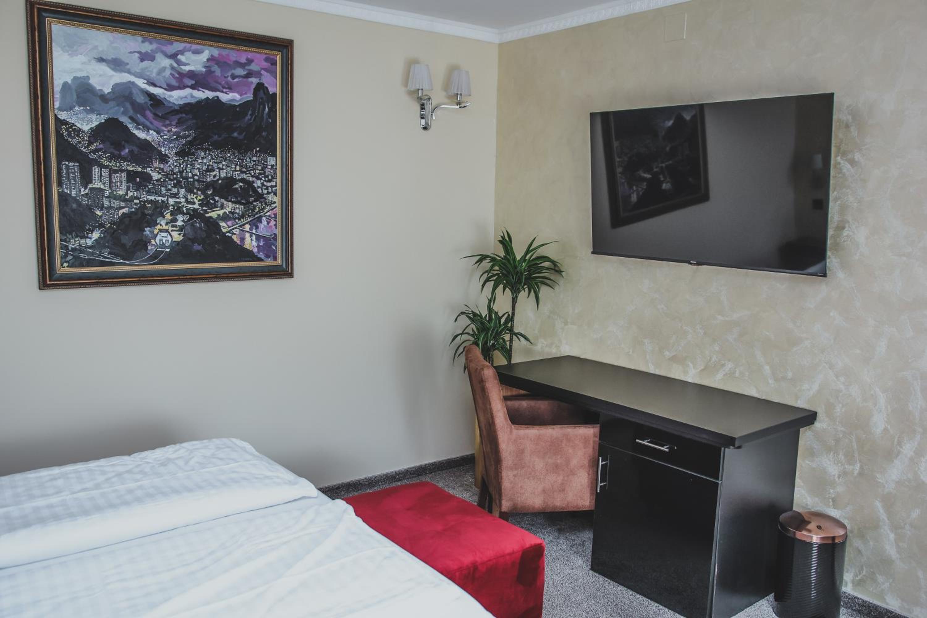 PLEASURE APARTMENTS