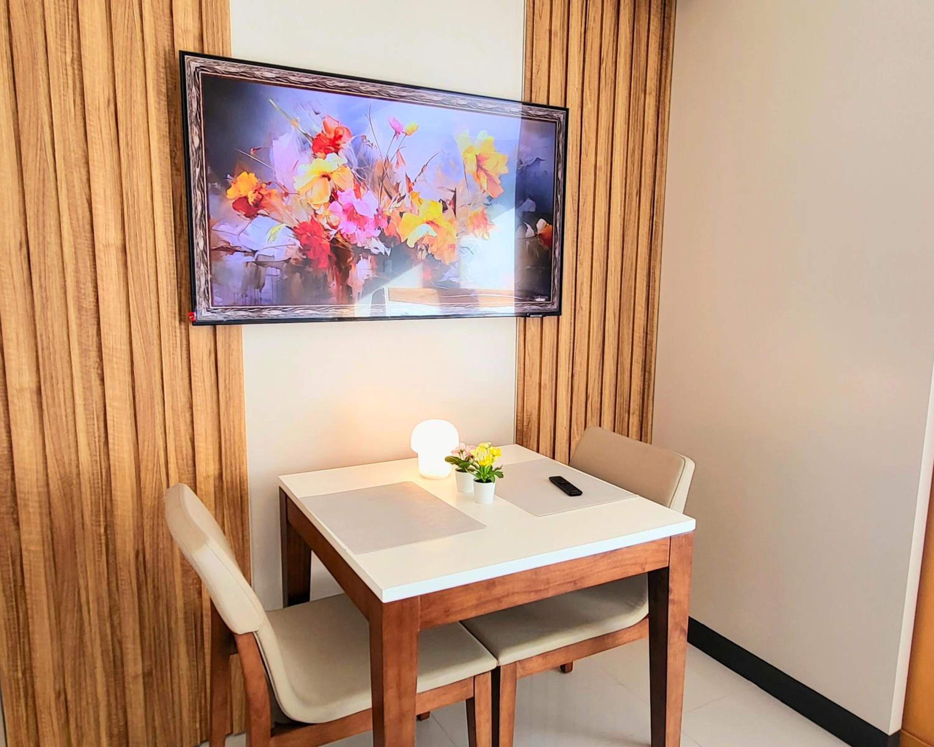 BGC One Uptown Residence King Bed 3 min walk to malls and restaurants view 2