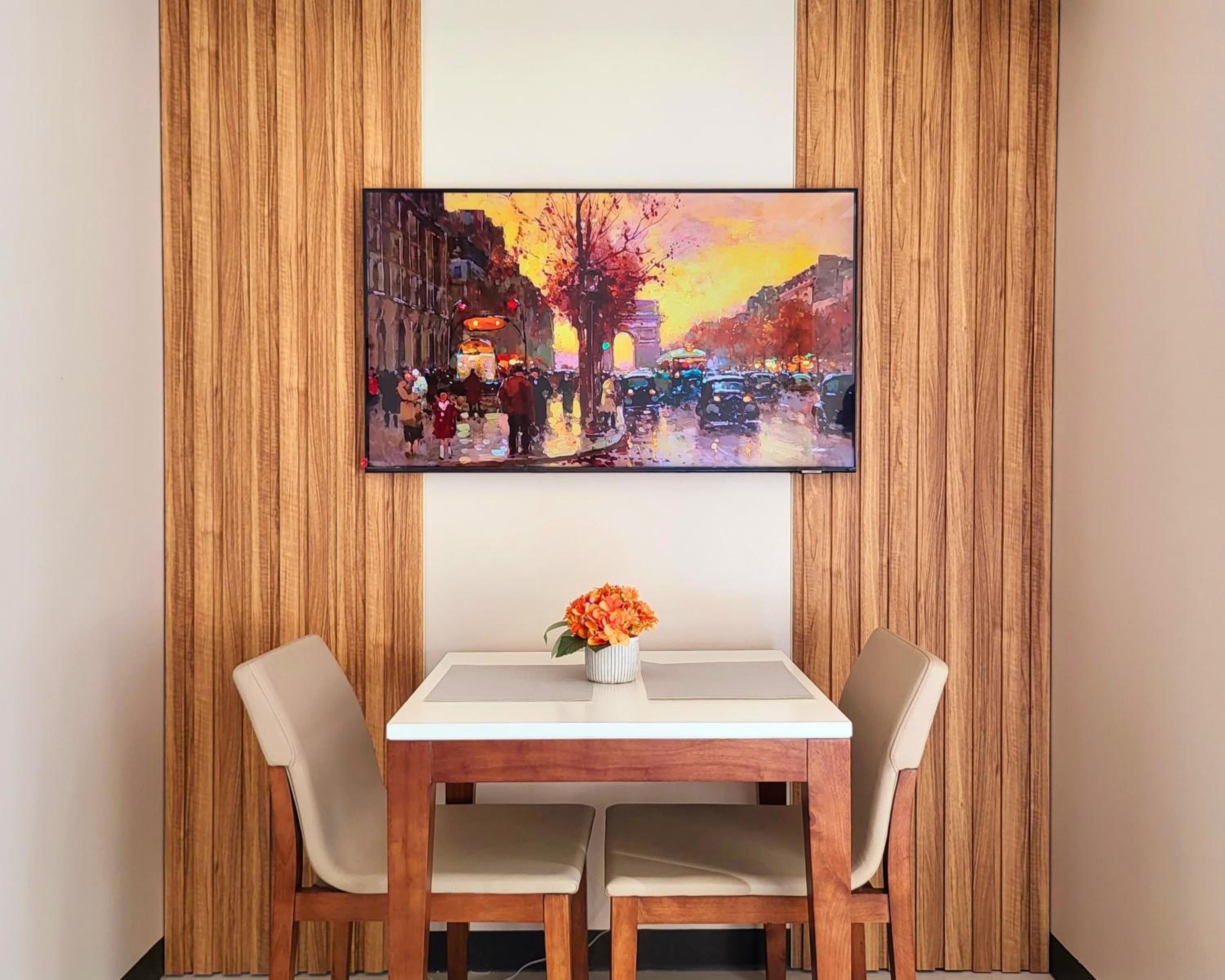 BGC One Uptown Residence King Bed 3 min walk to malls and restaurants view 4