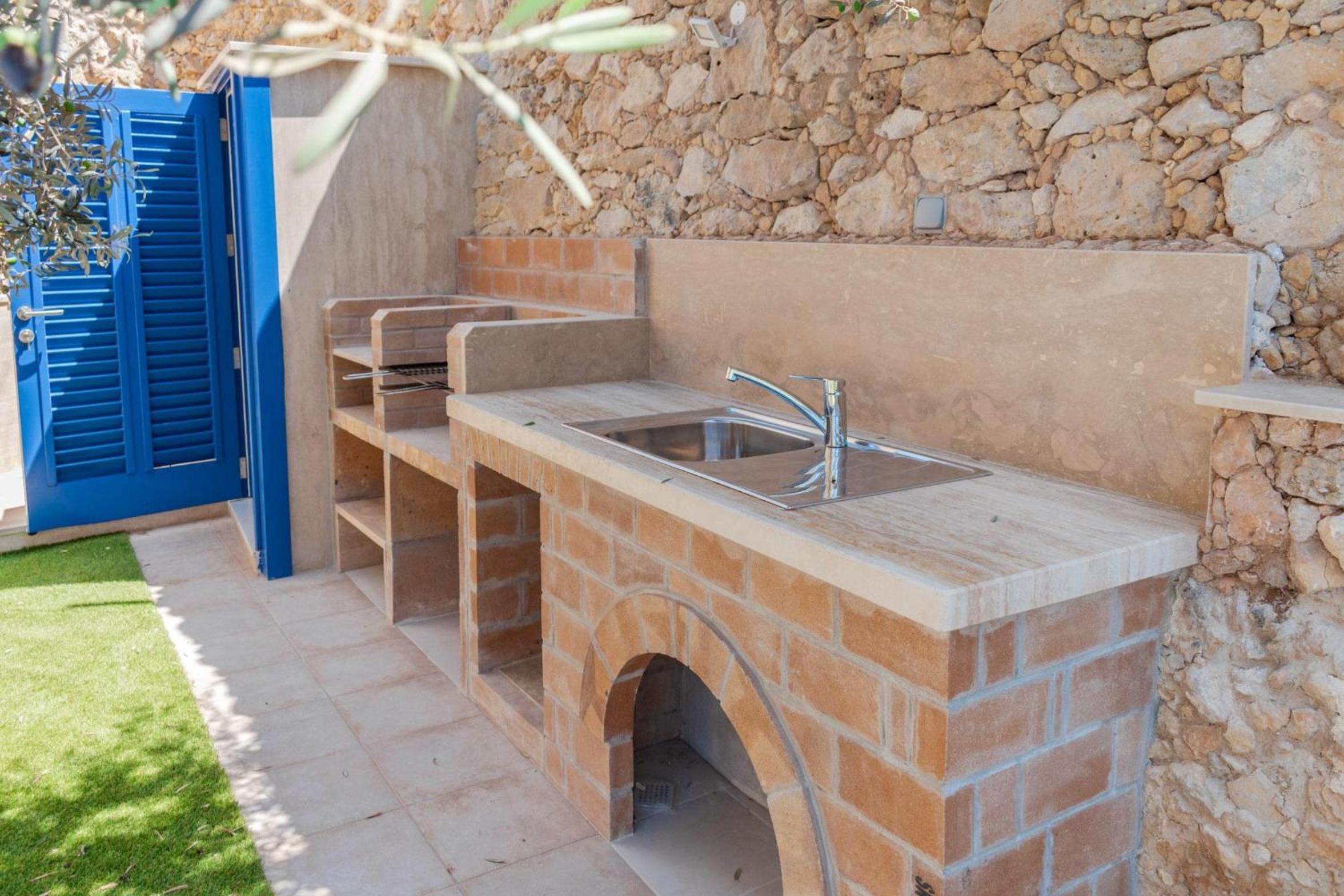 Villa Oliva Sleeps 8 with Gym view 3
