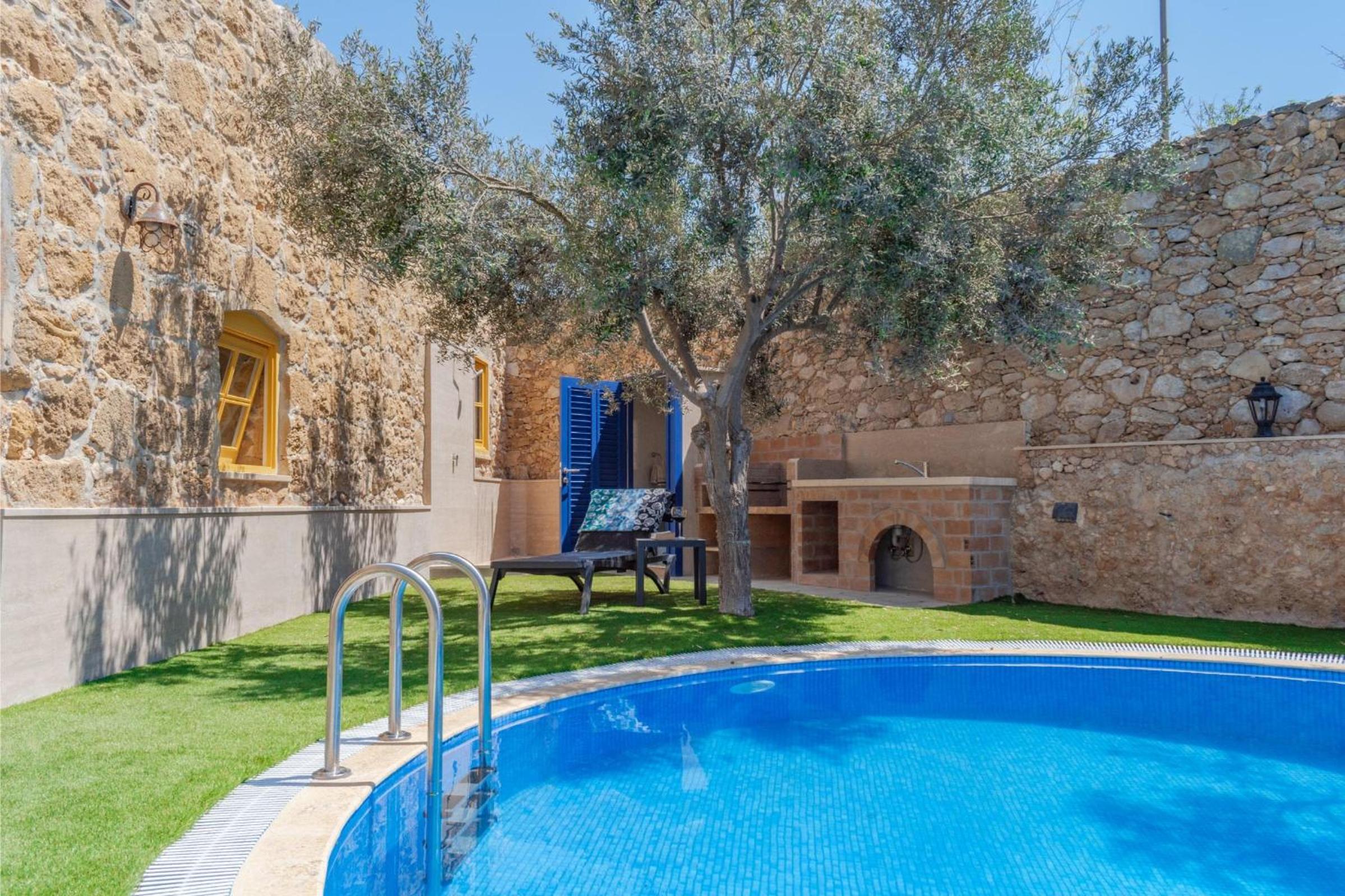 Villa Oliva Sleeps 8 with Gym view 5