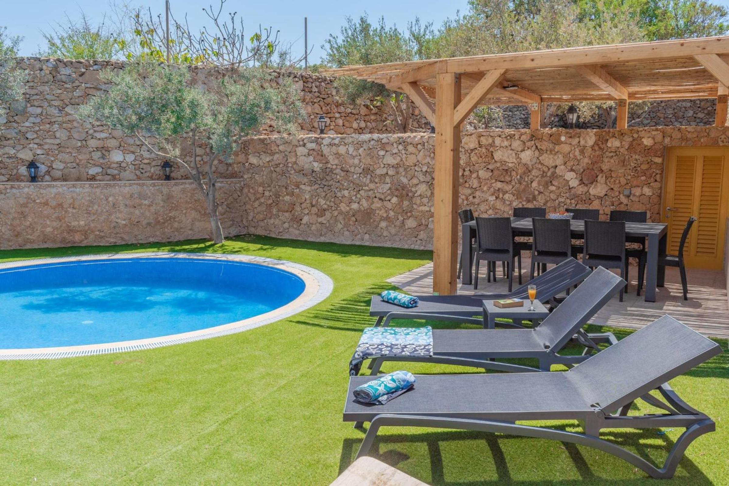 Villa Oliva Sleeps 8 with Gym view 4