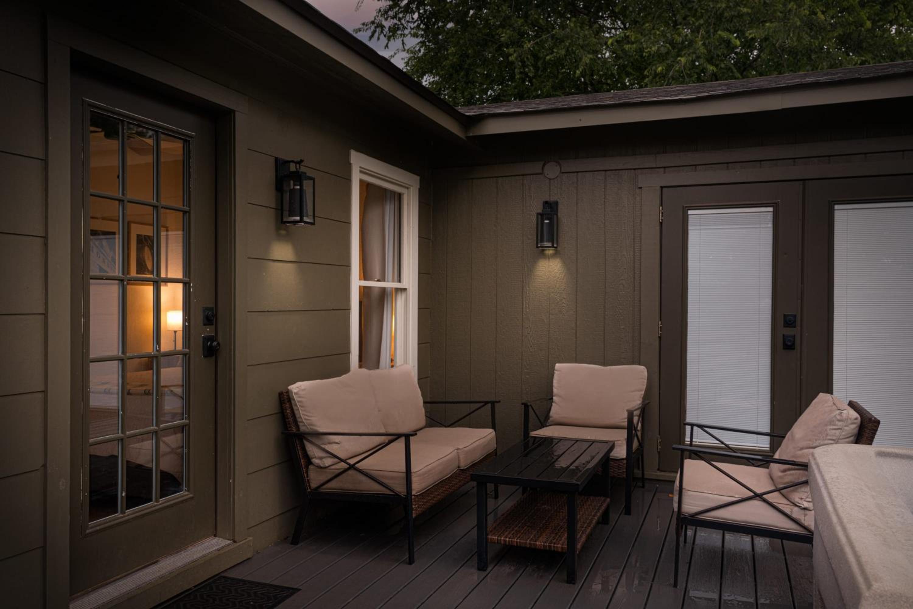 Hotel The Olive Branch - Hot Tub & Walk to Main - Image 1