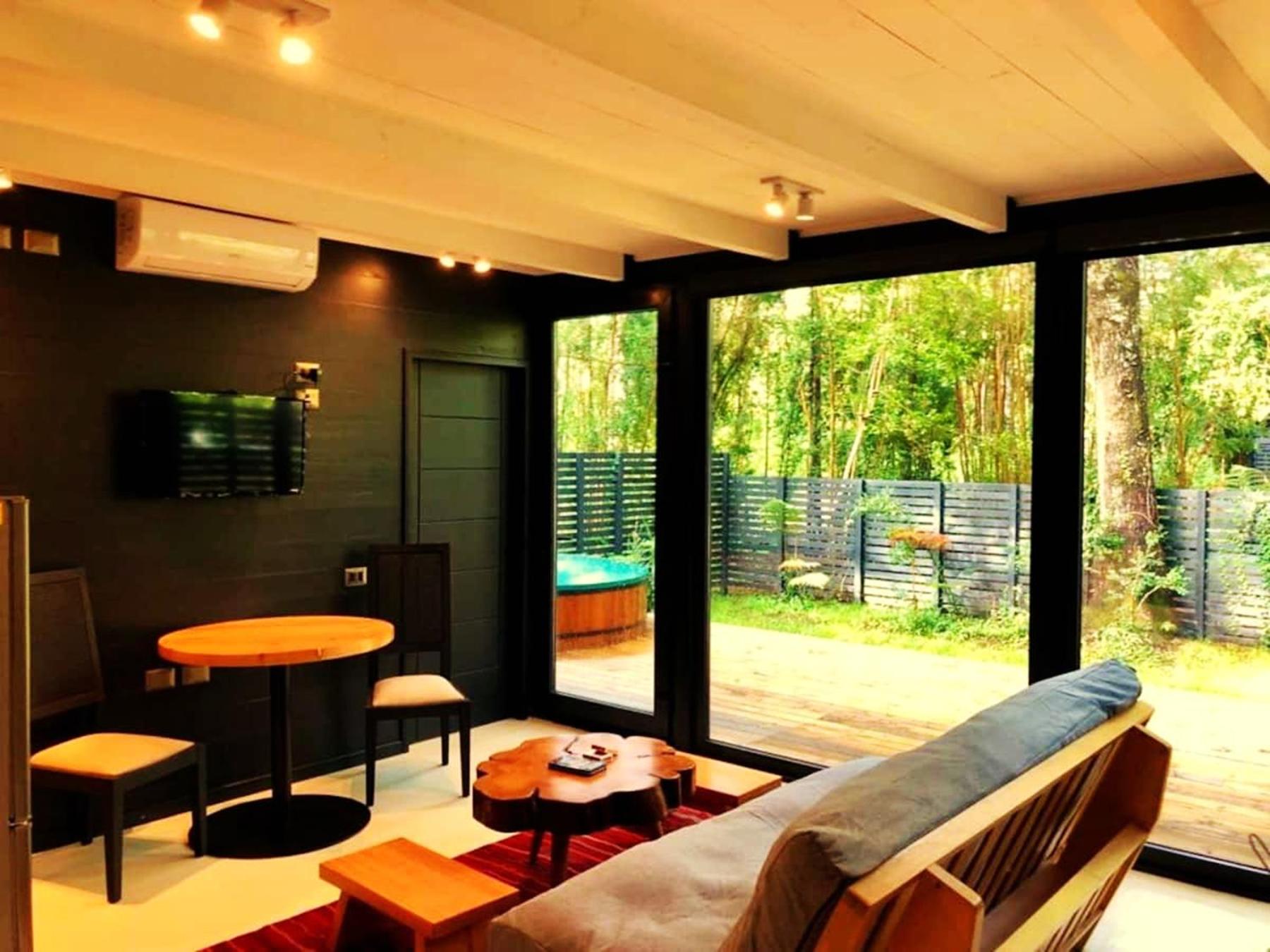 Cabin with Hot Tub 1
