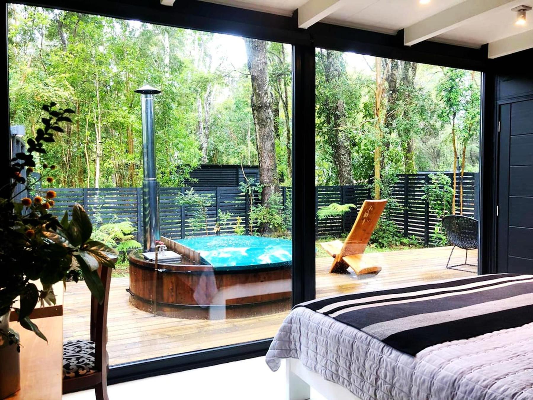 Cabin with Hot Tub 1