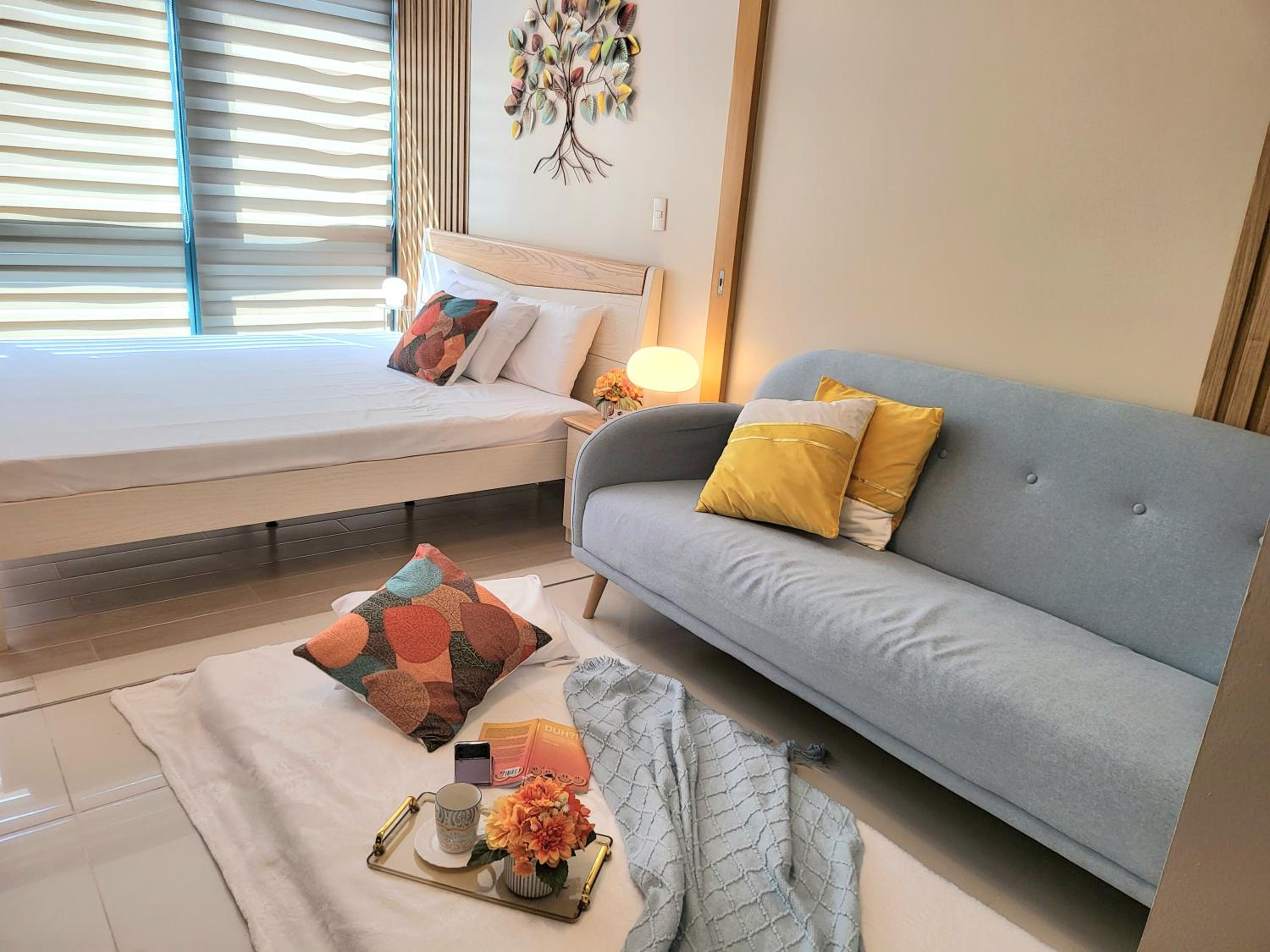 BGC One Uptown Residence King Bed 3 min walk to malls and restaurants view 5
