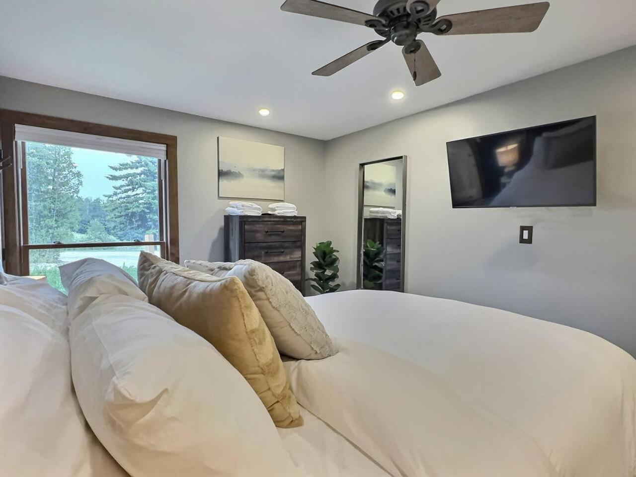 BeaverBox AC, Pool, Hot Tub, Sauna, Near Resort view 3