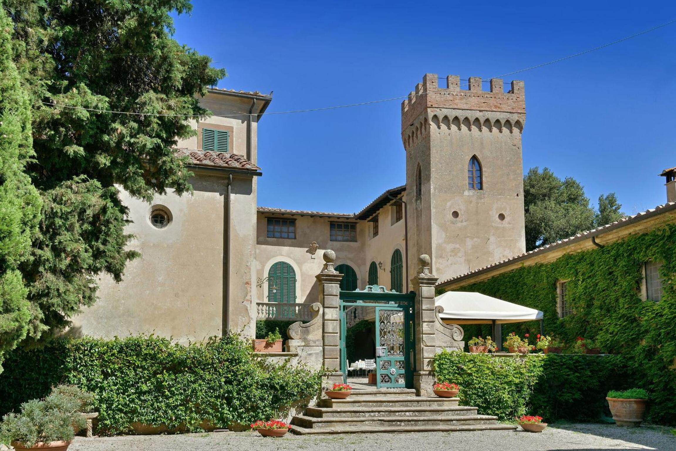 Torre Di Montelopio by Salogi Villas view 2