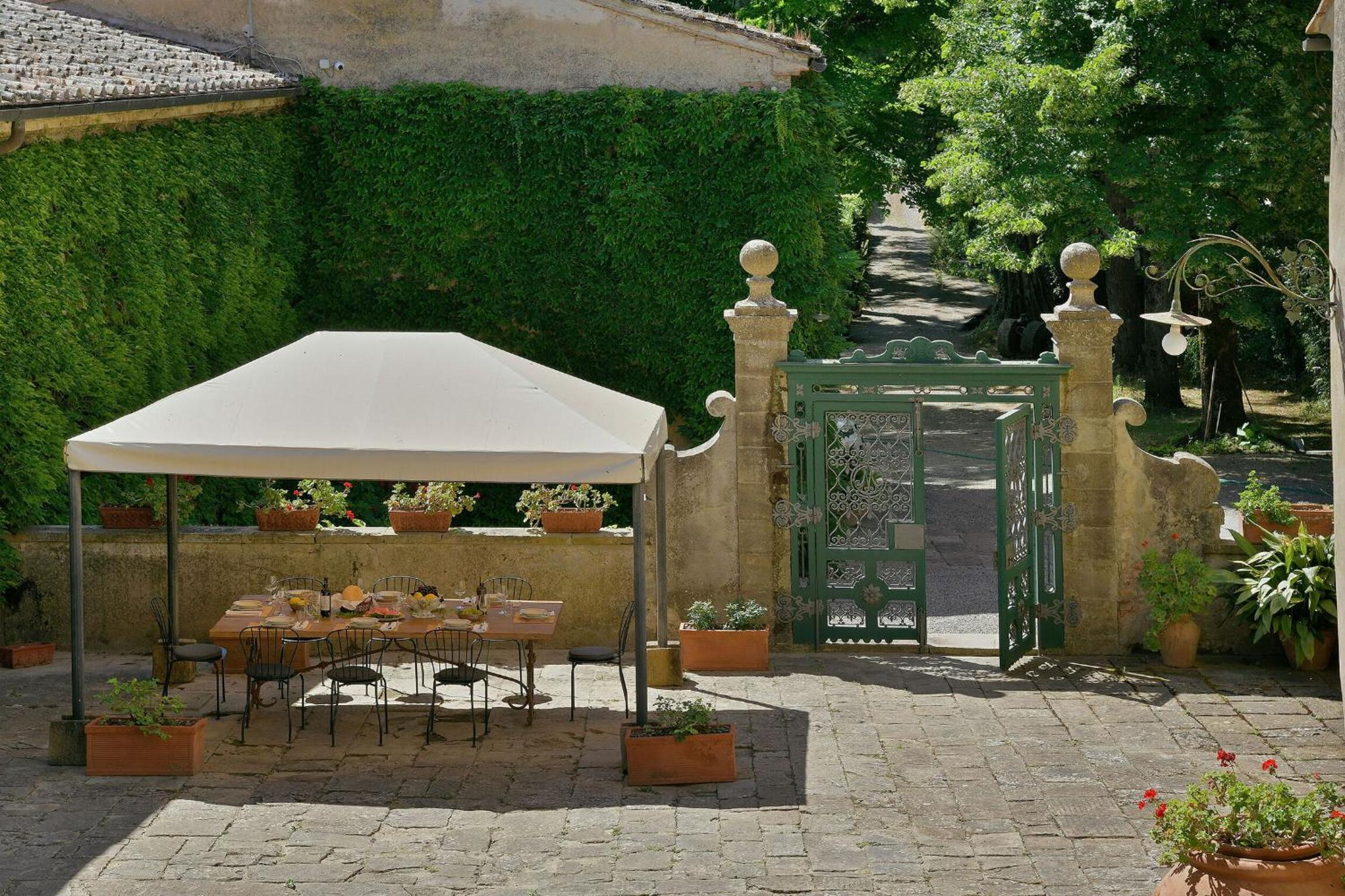 Torre Di Montelopio by Salogi Villas view 4