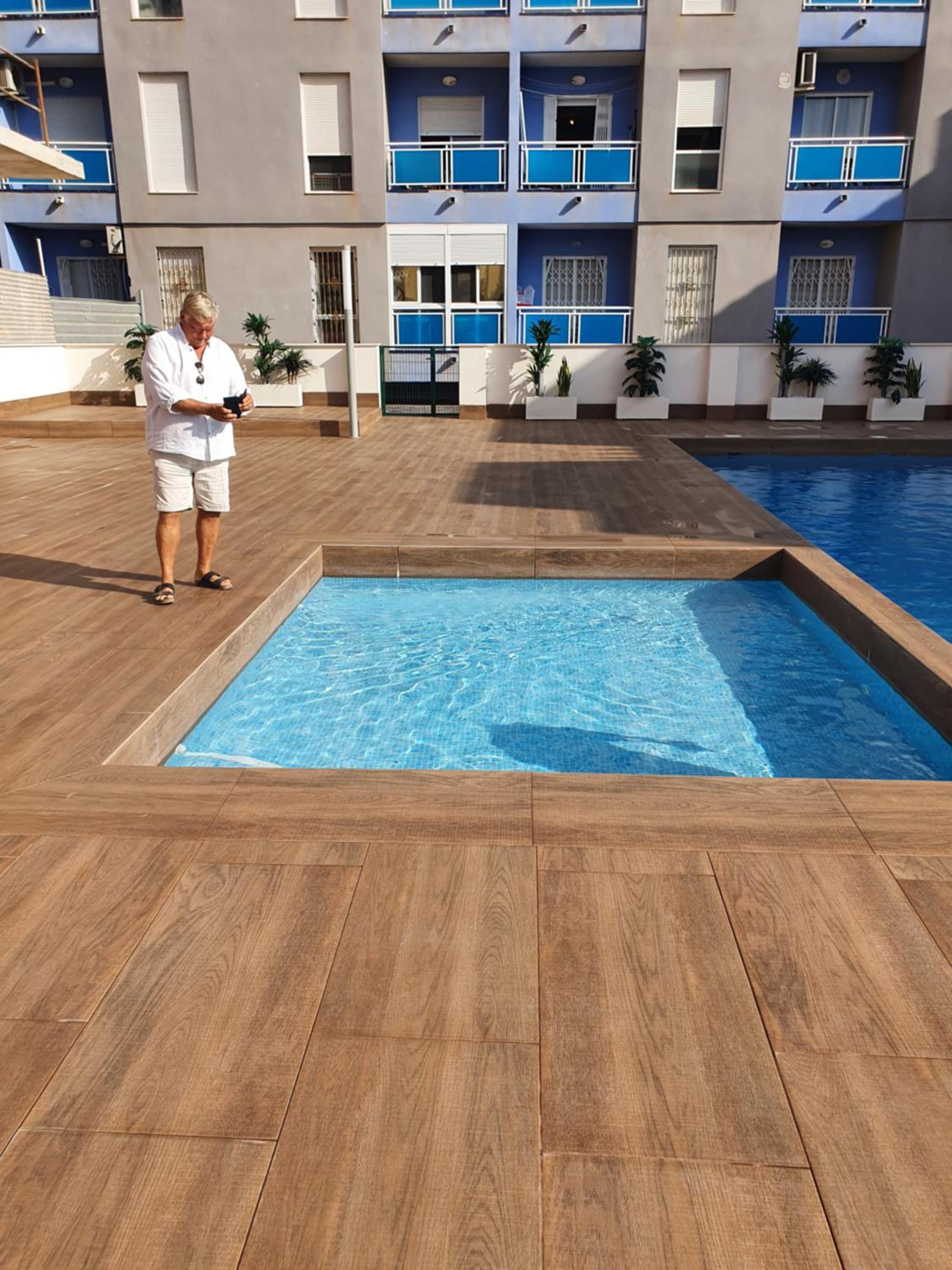 Fräscht boende med delad pool