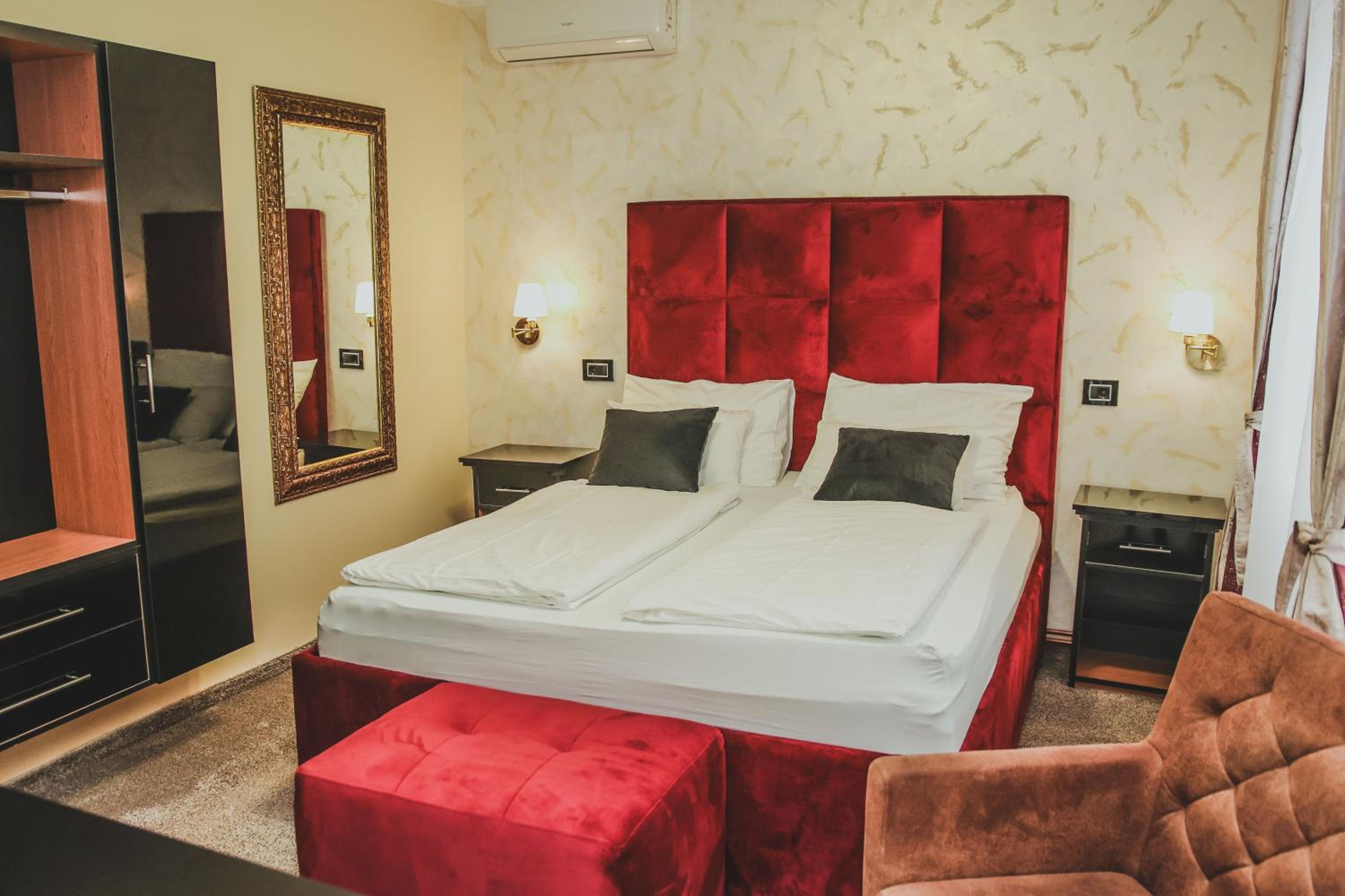 PLEASURE APARTMENTS