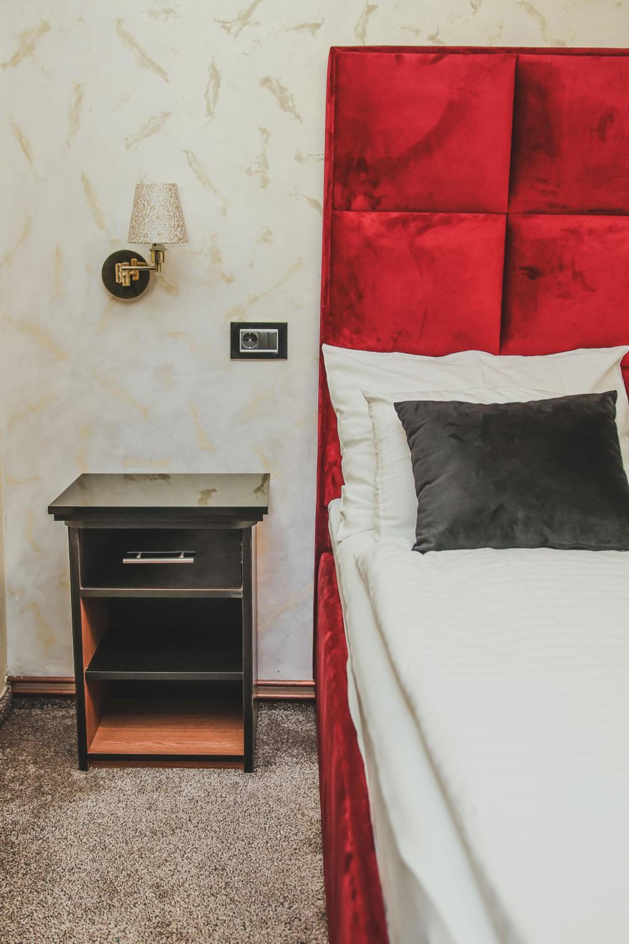 PLEASURE APARTMENTS