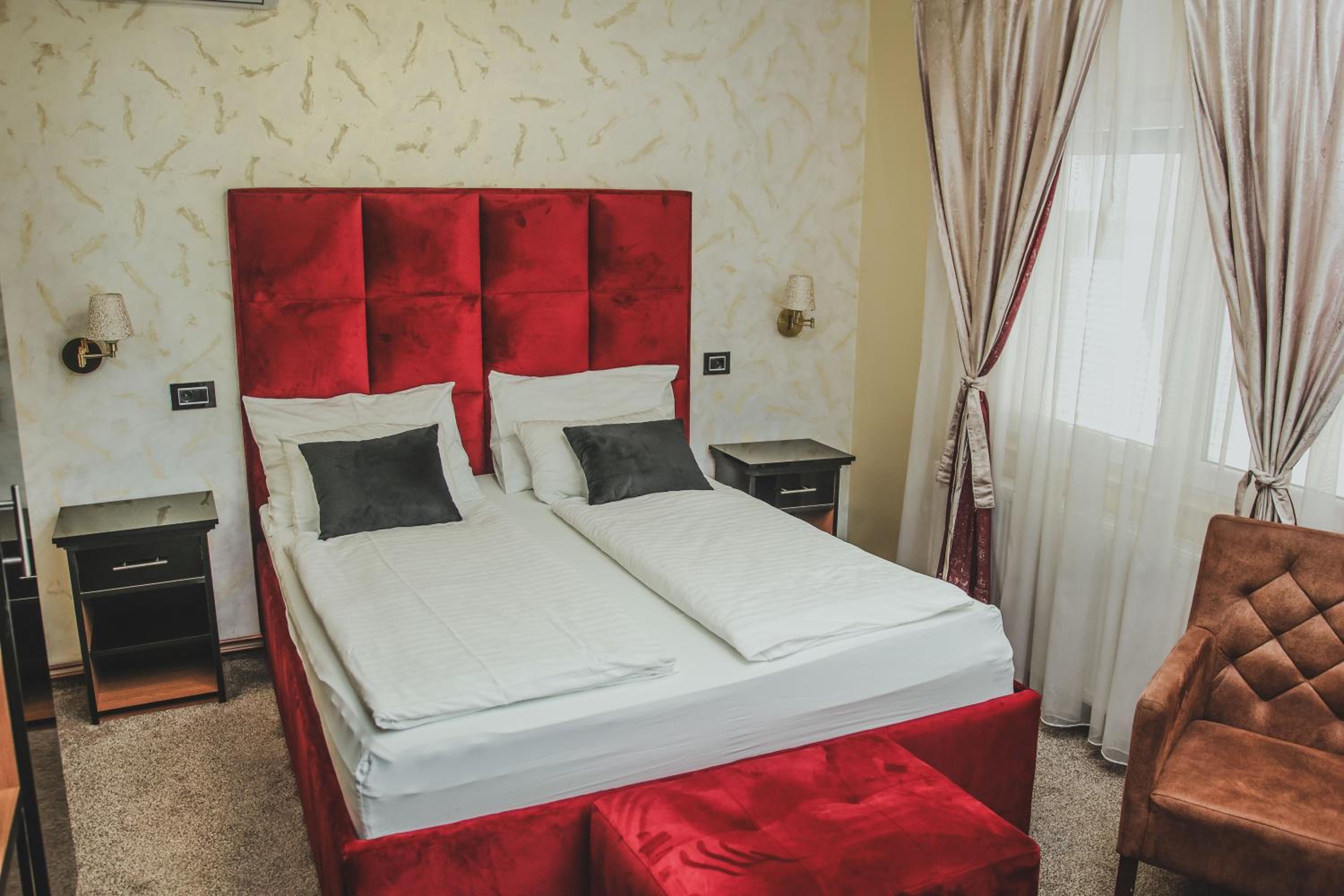 PLEASURE APARTMENTS