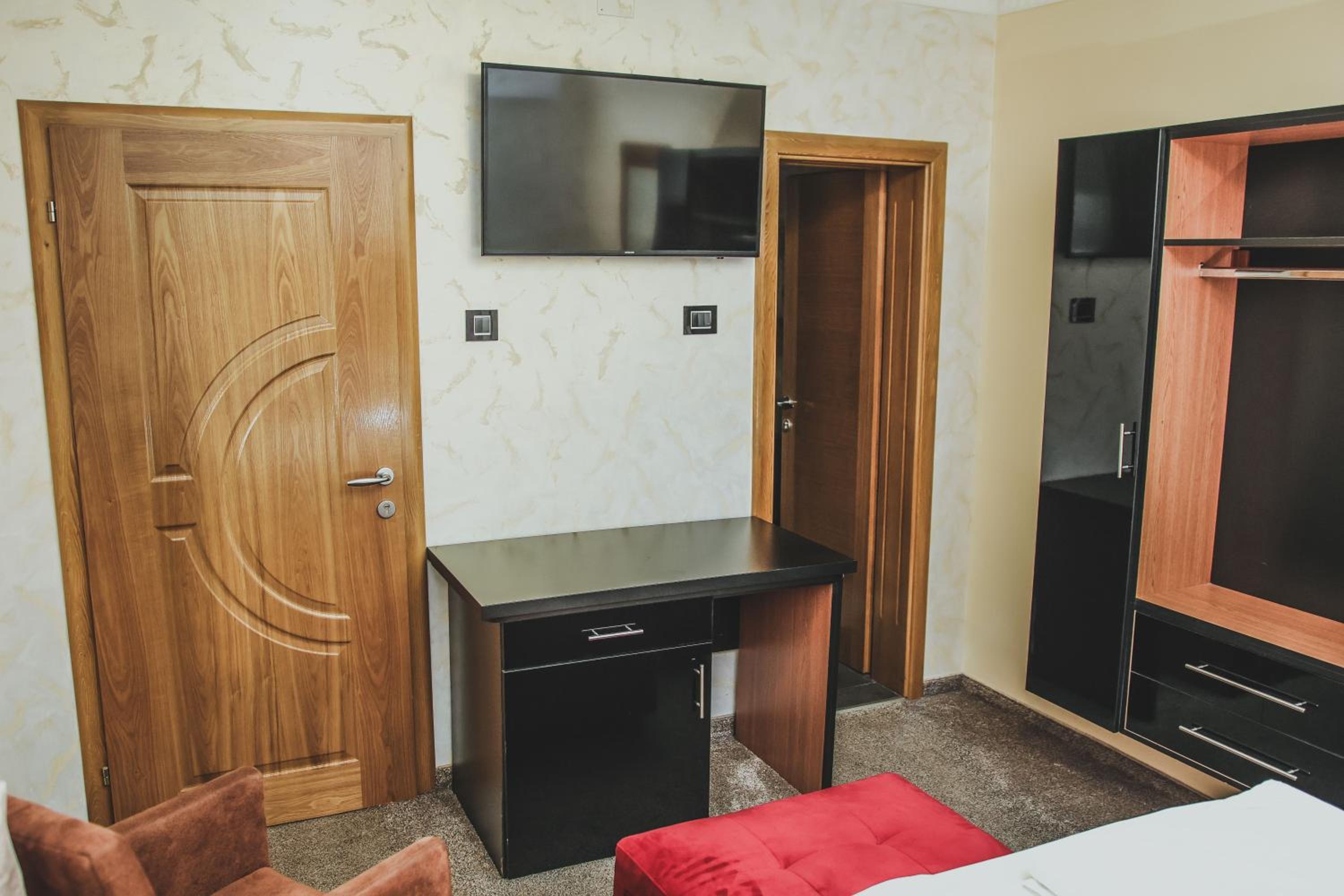 PLEASURE APARTMENTS