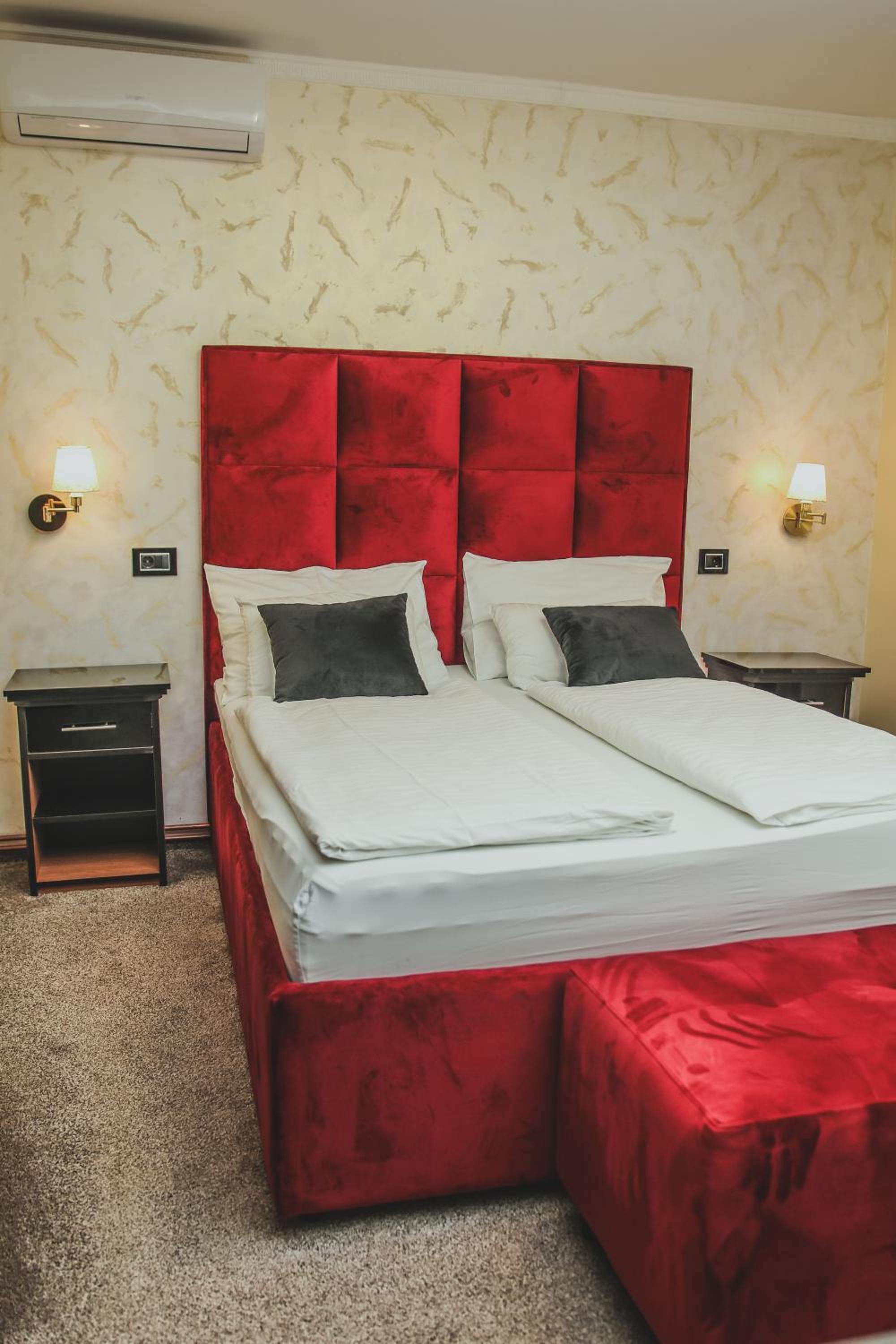 PLEASURE APARTMENTS