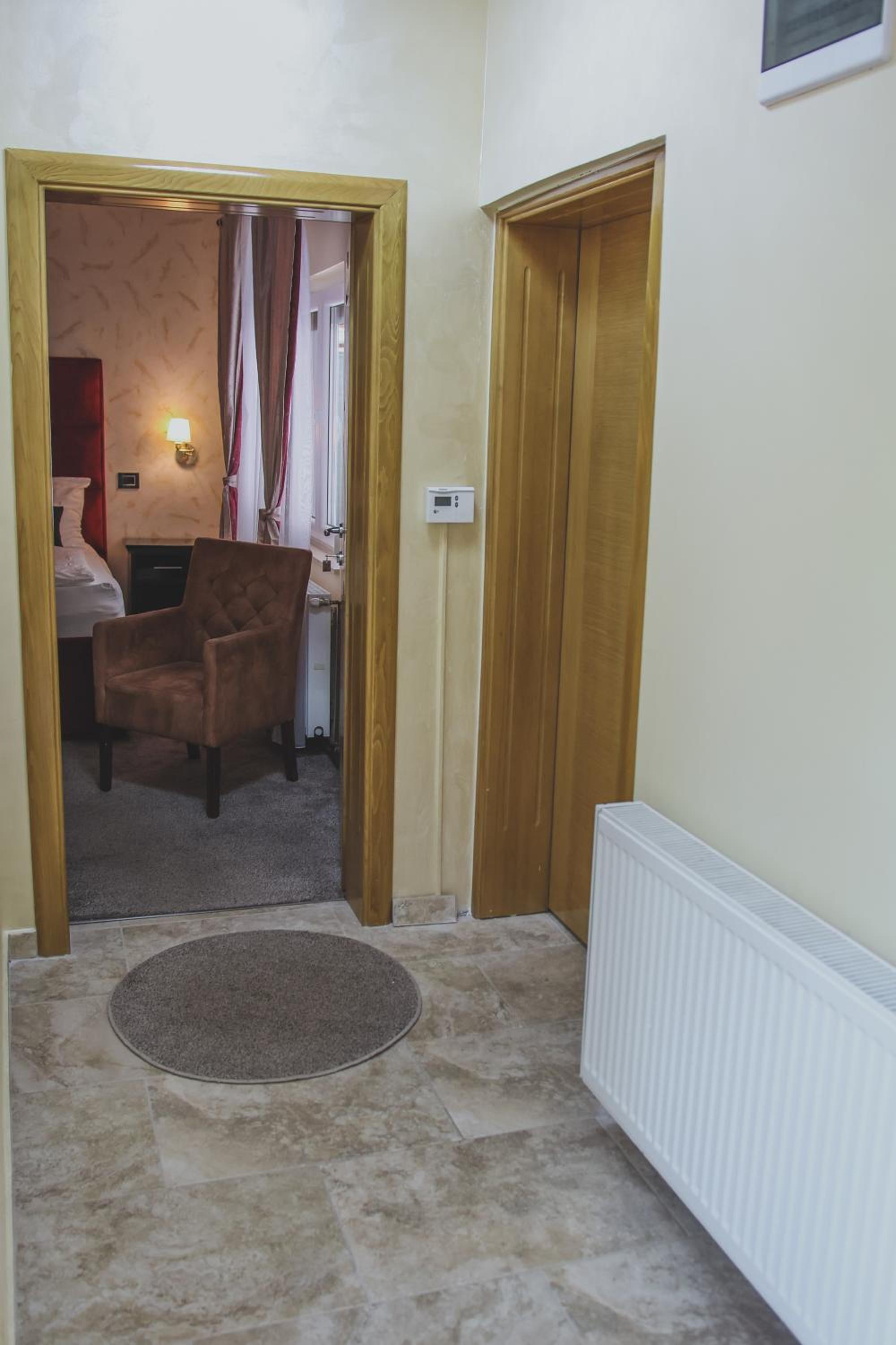 PLEASURE APARTMENTS