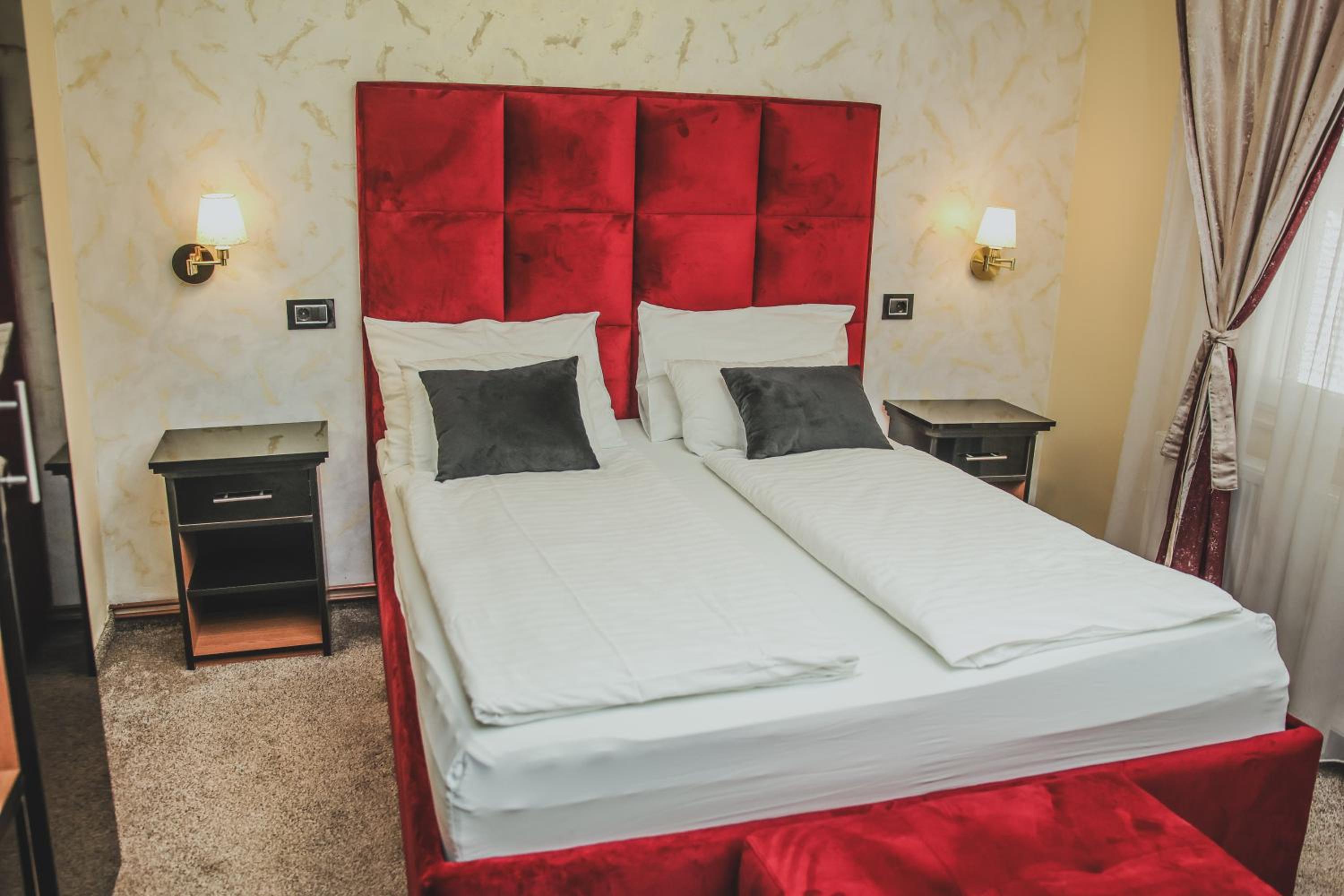PLEASURE APARTMENTS