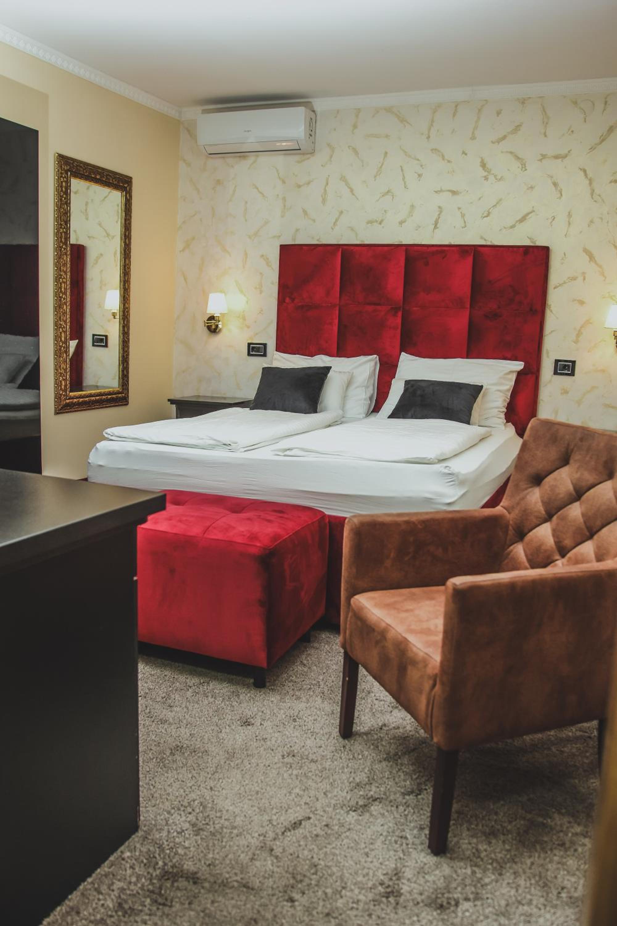 PLEASURE APARTMENTS