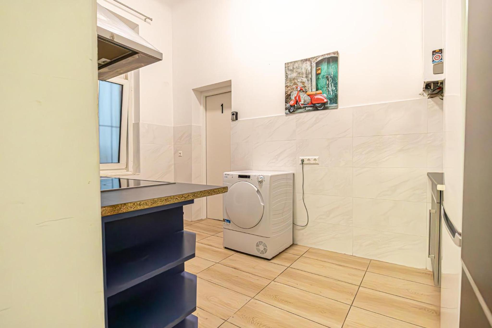 6 min to Amusement Park - Economy Rooms in Shared Apartment