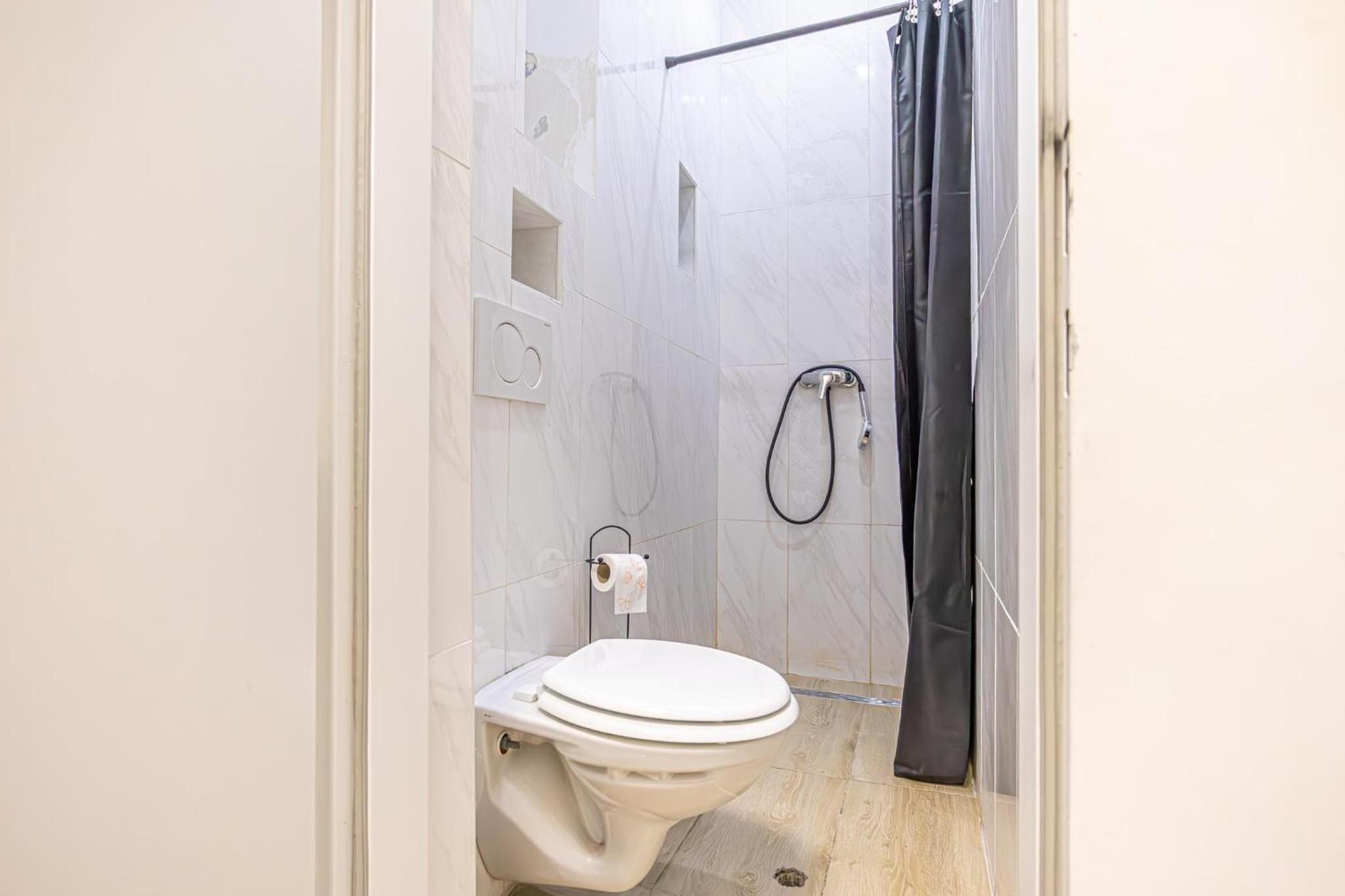 6 min to Amusement Park - Economy Rooms in Shared Apartment