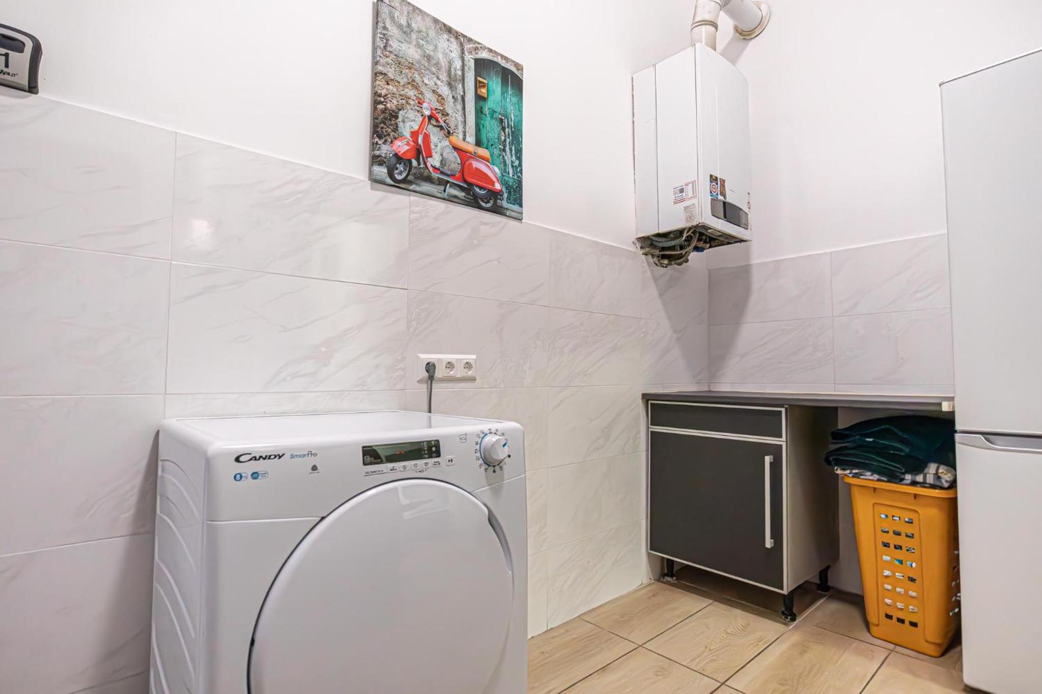 6 min to Amusement Park - Economy Rooms in Shared Apartment