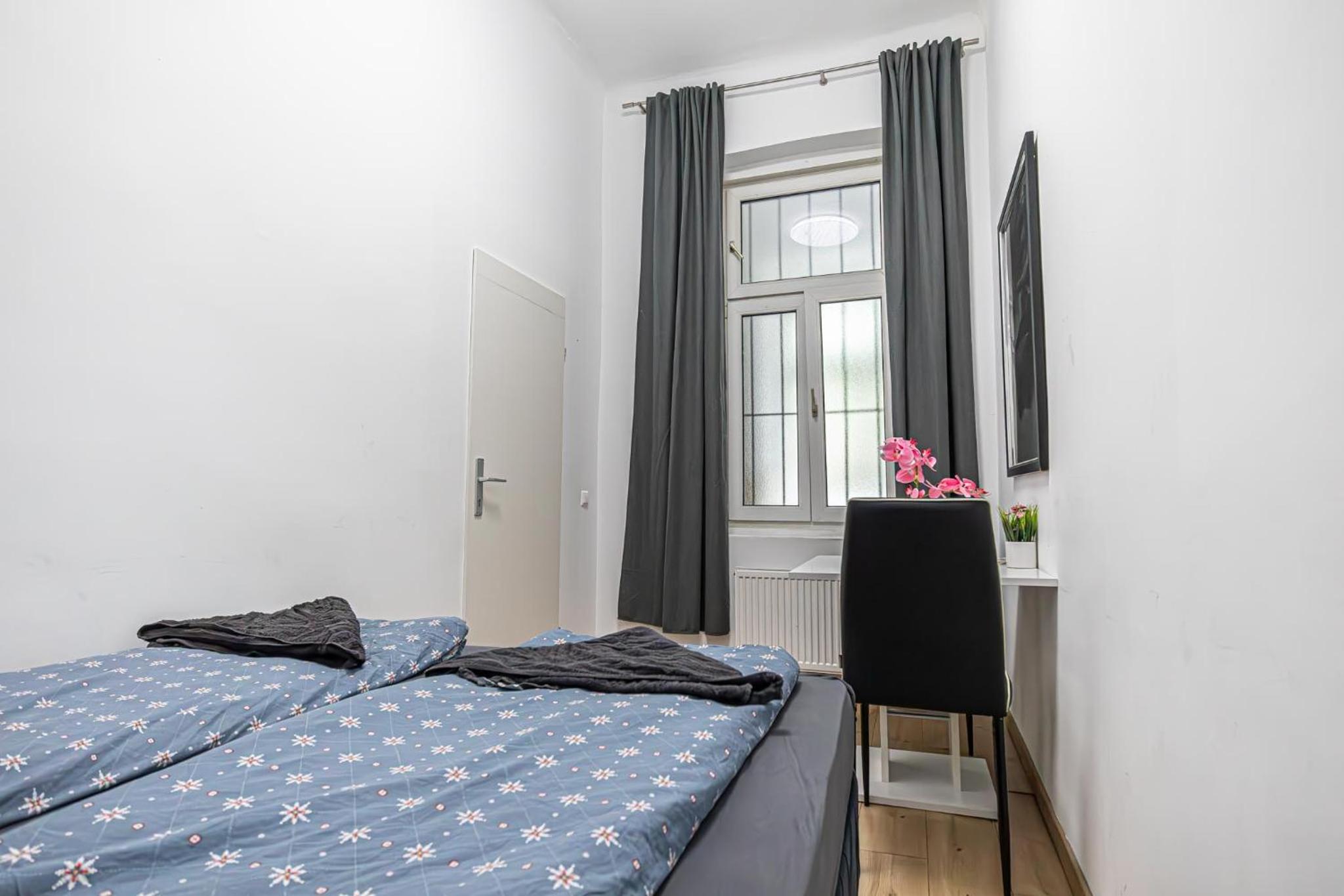 6 min to Amusement Park - Economy Rooms in Shared Apartment