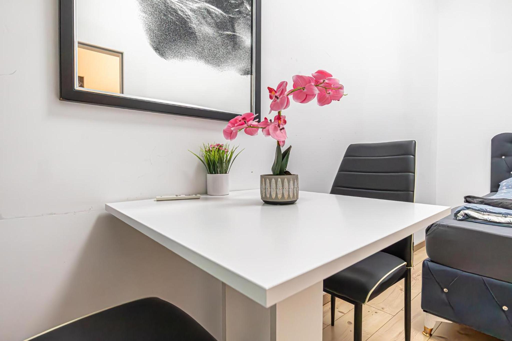 6 min to Amusement Park - Economy Rooms in Shared Apartment