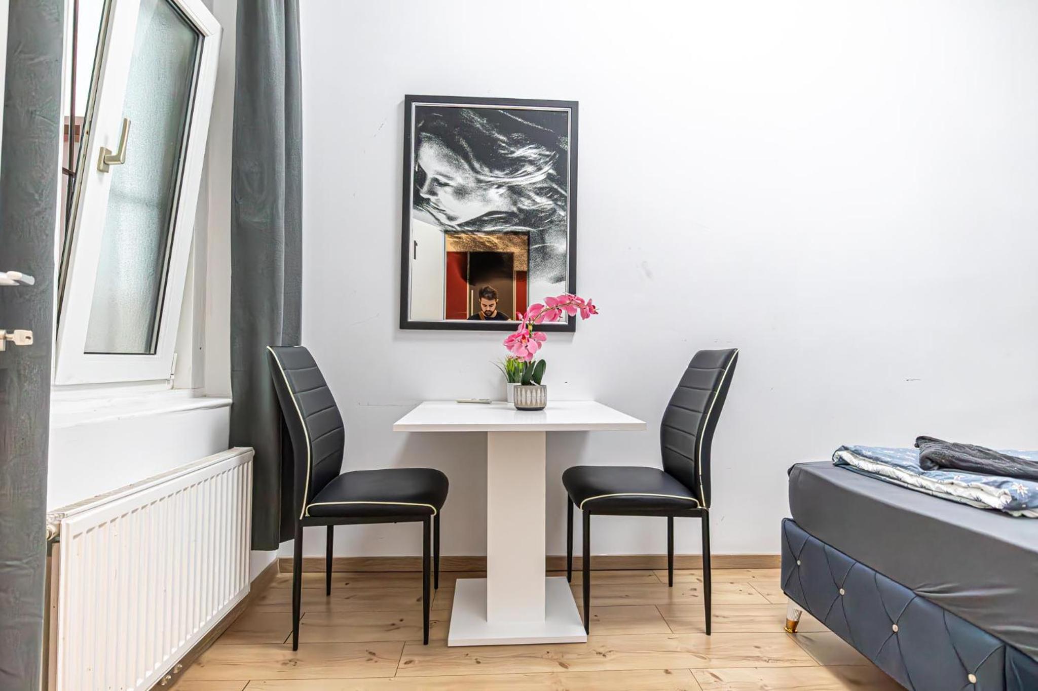 6 min to Amusement Park - Economy Rooms in Shared Apartment