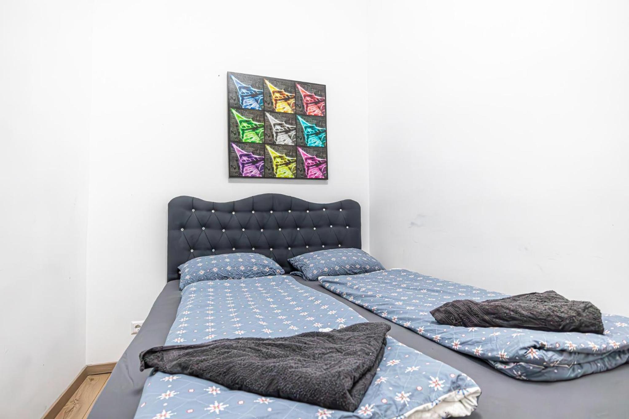 6 min to Amusement Park - Economy Rooms in Shared Apartment
