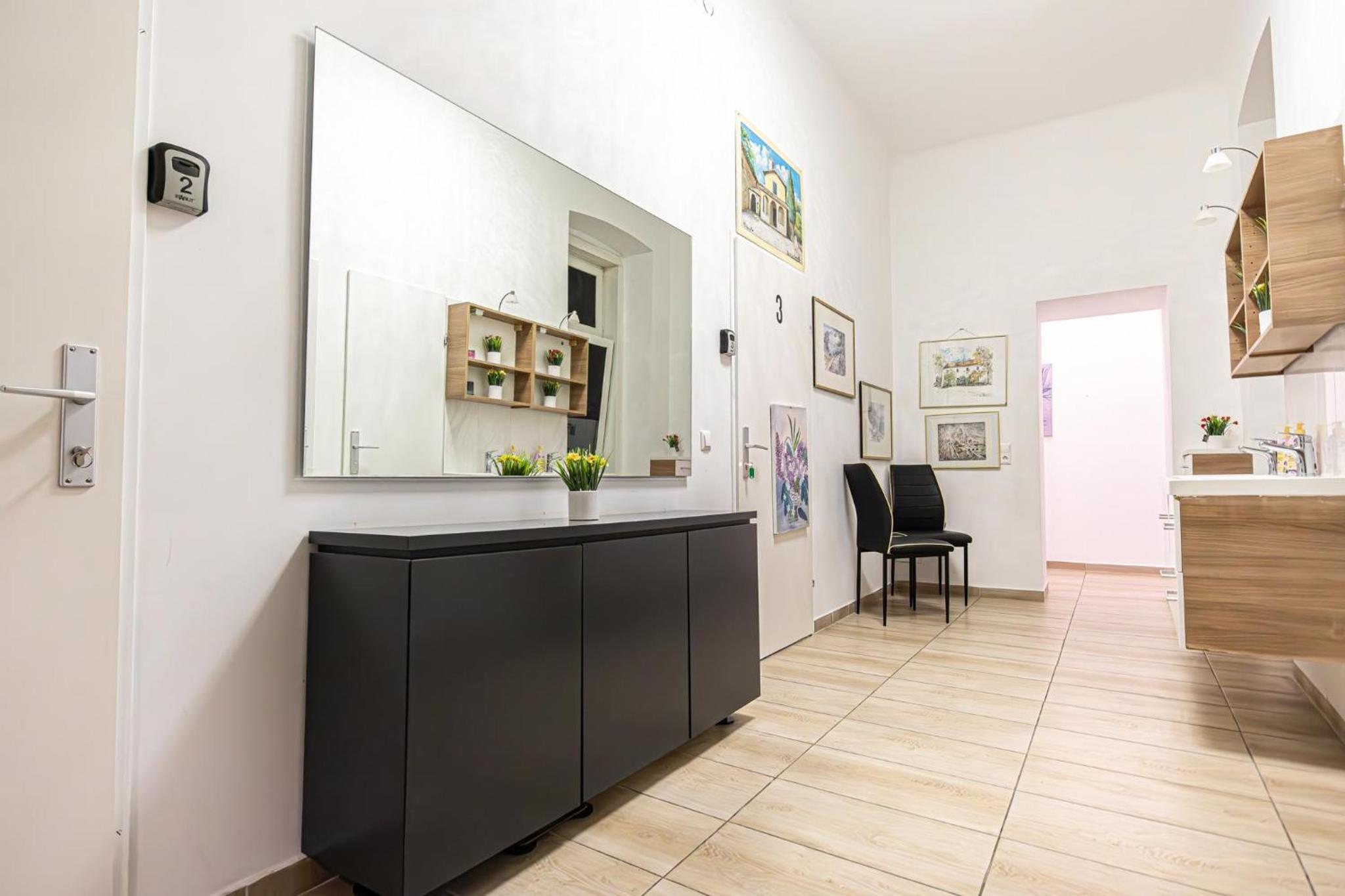 6 min to Amusement Park - Economy Rooms in Shared Apartment