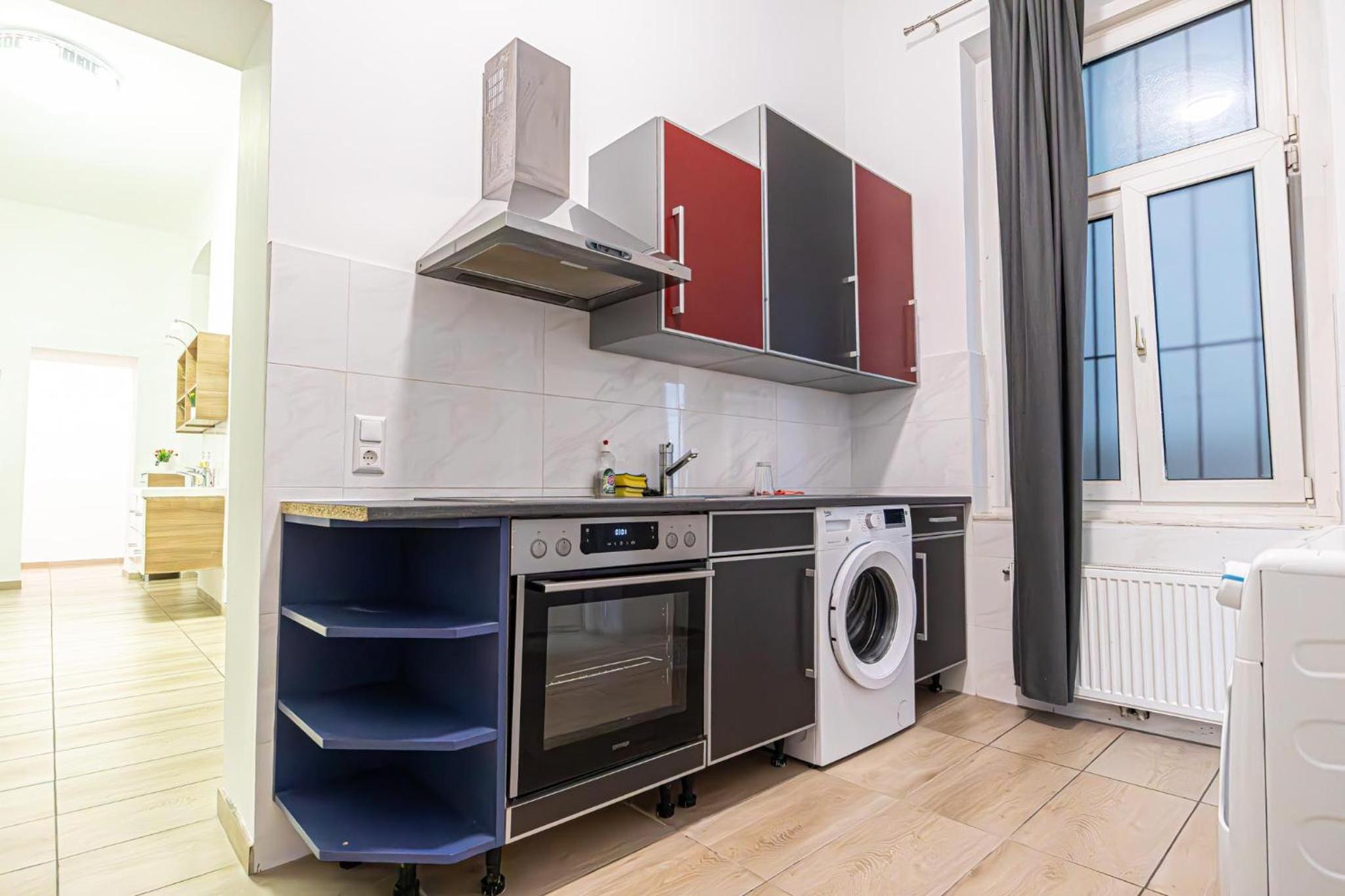6 min to Amusement Park - Economy Rooms in Shared Apartment